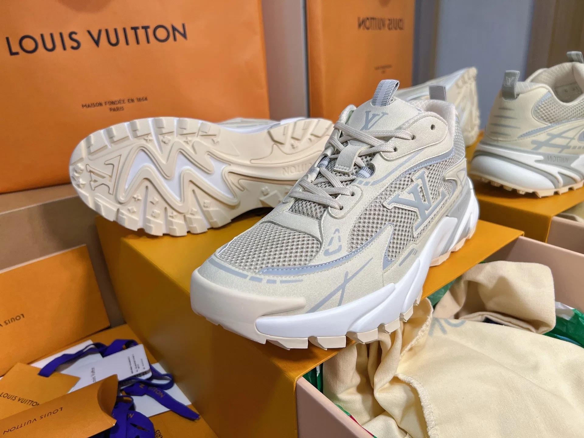 LV 27FW QVUSQNN 010 스니커즈 12