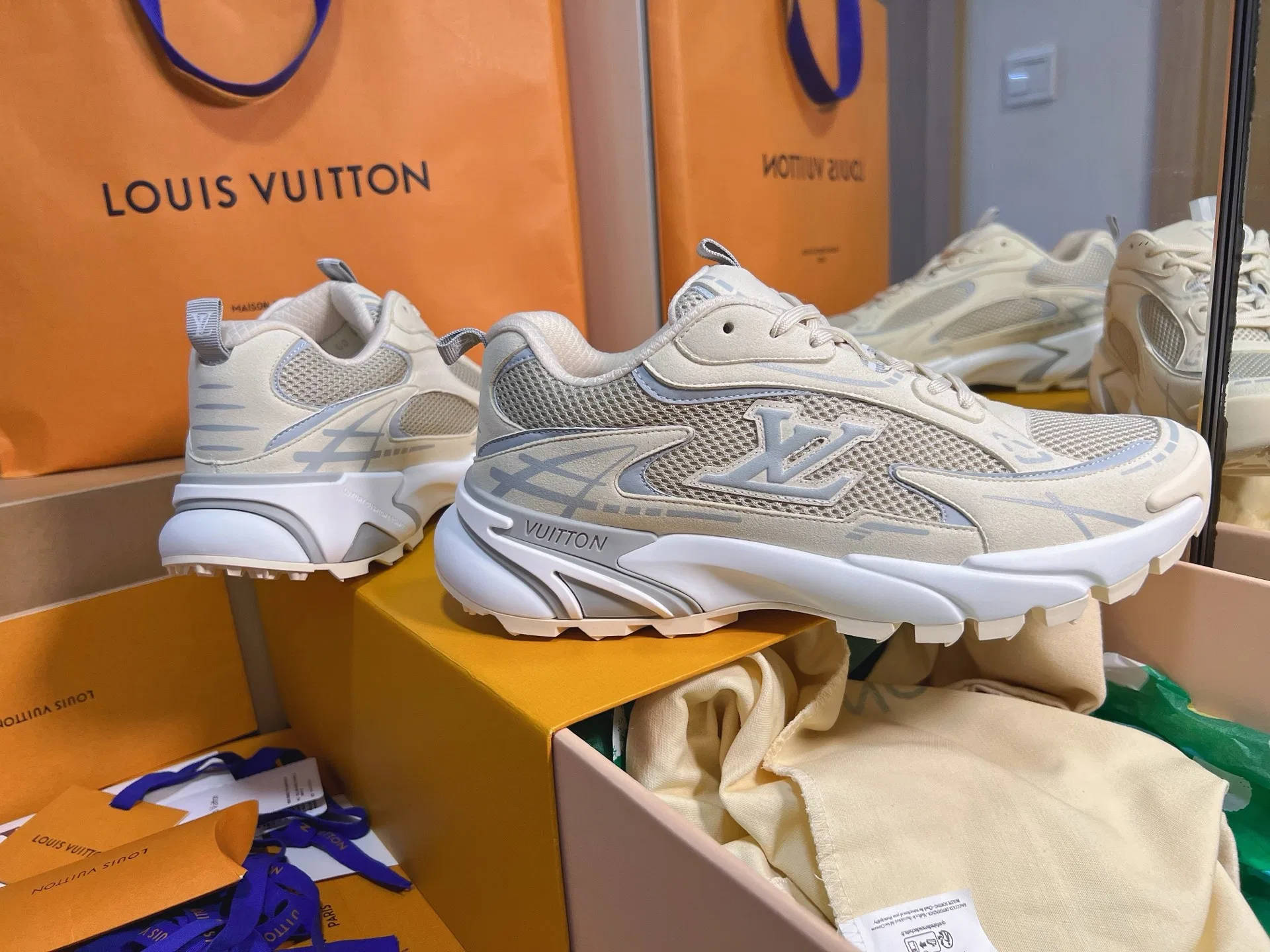 LV 27FW QVUSQNN 010 스니커즈 13