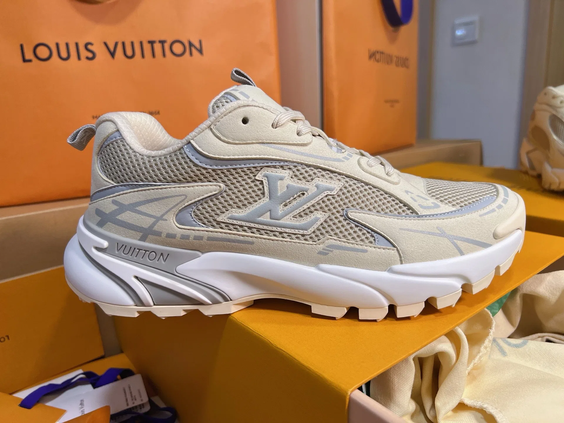 LV 27FW QVUSQNN 010 스니커즈 14