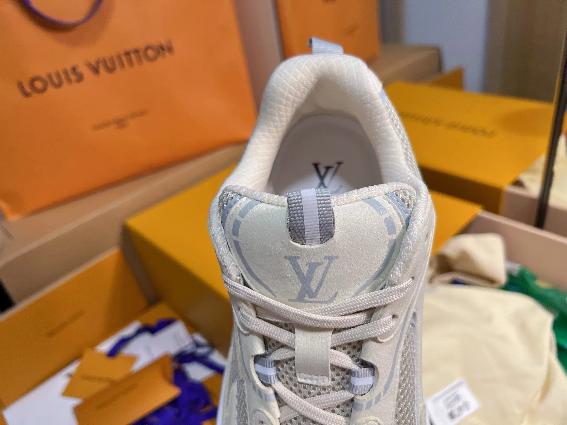 LV 27FW QVUSQNN 010 스니커즈 17