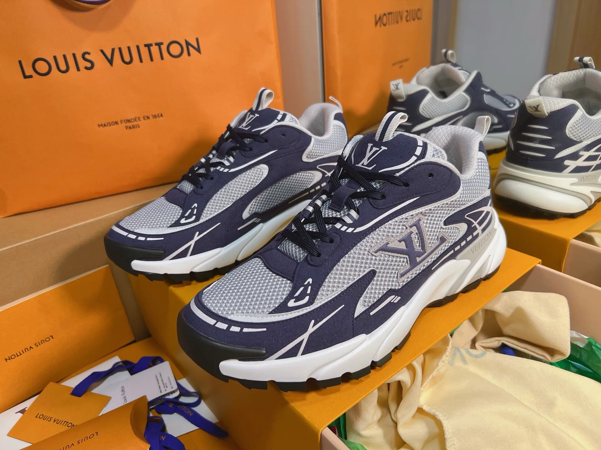 LV 27FW QVUSQNN 010 스니커즈 19