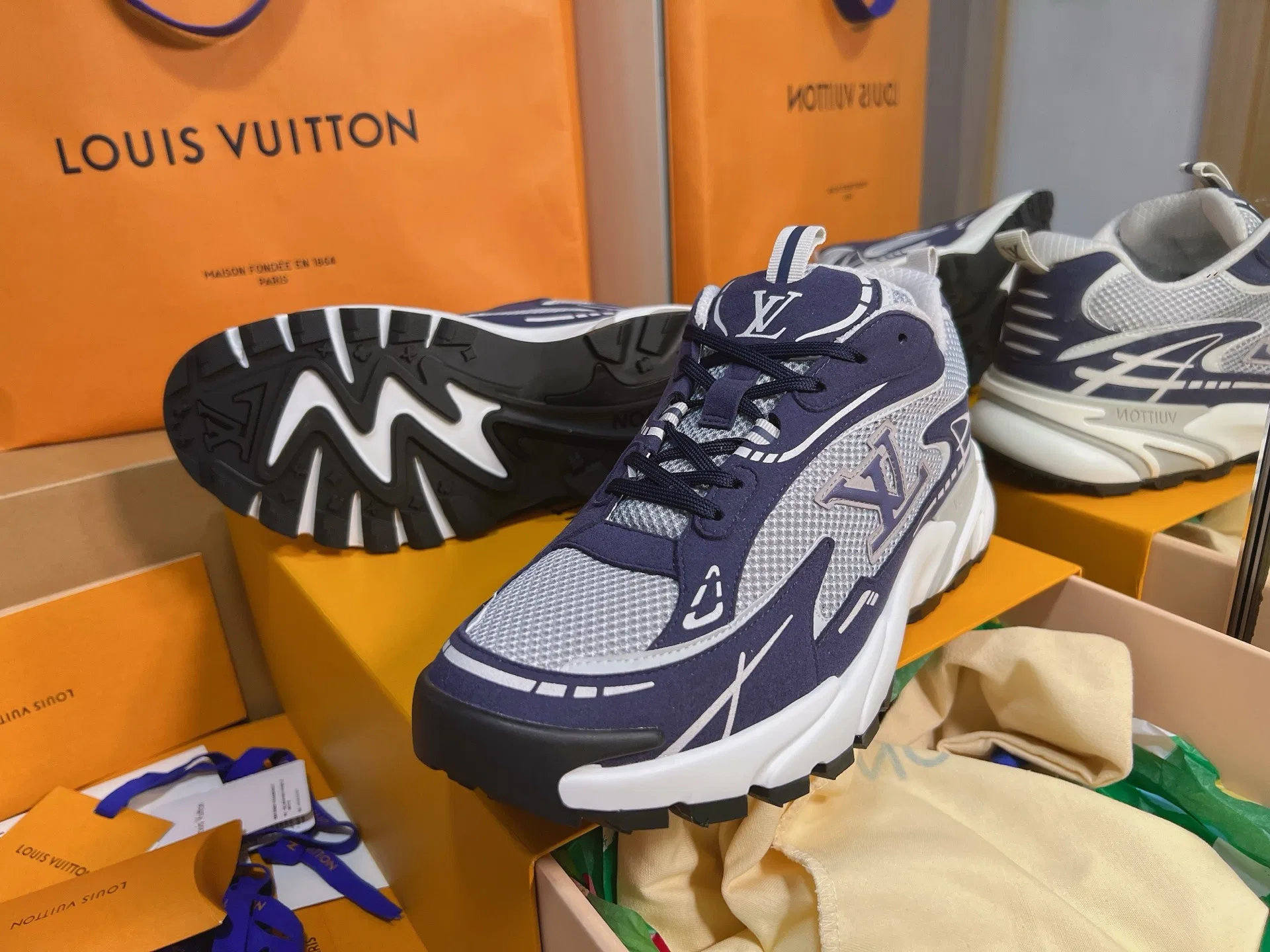 LV 27FW QVUSQNN 010 스니커즈 20