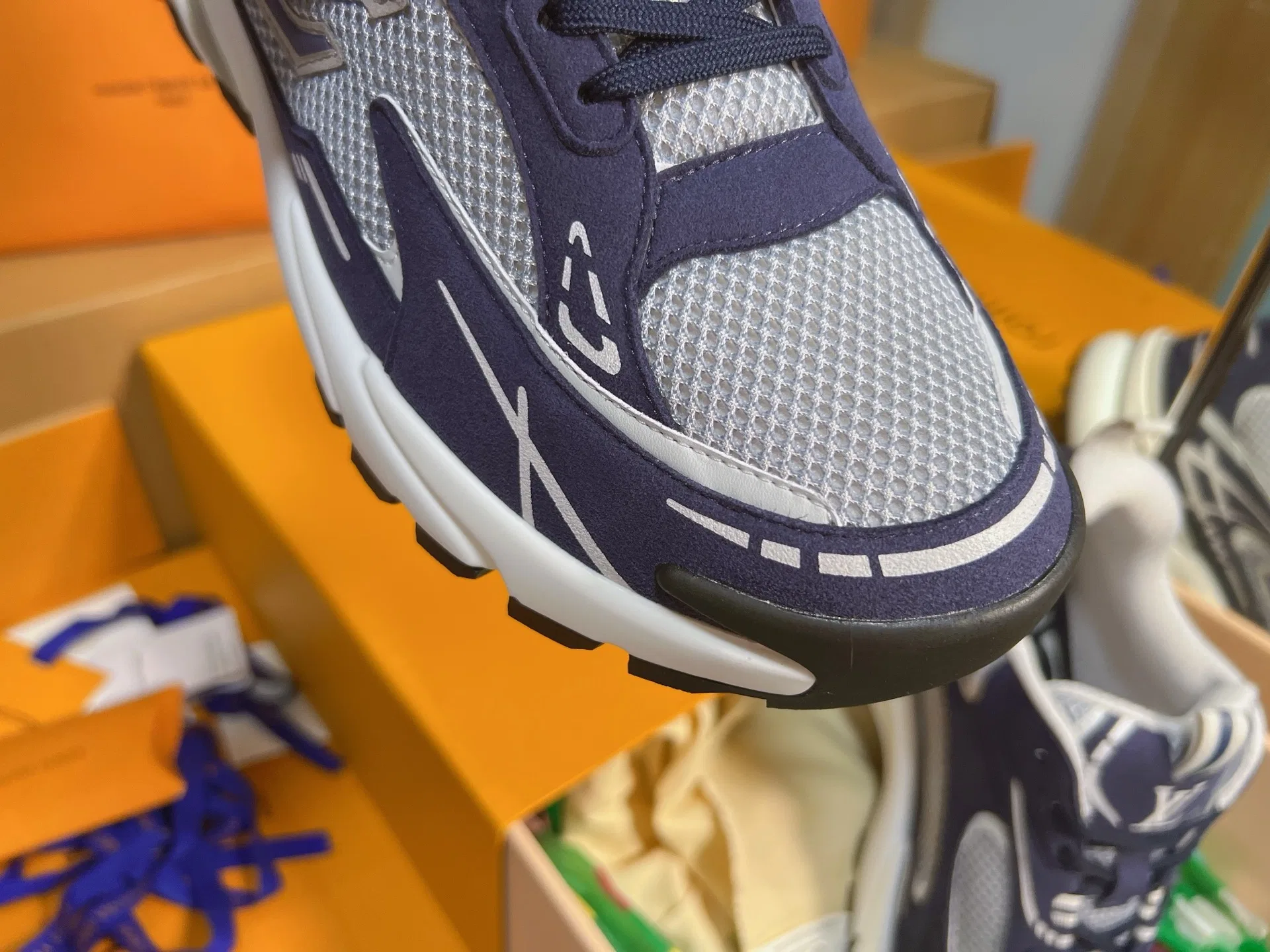 LV 27FW QVUSQNN 010 스니커즈 26
