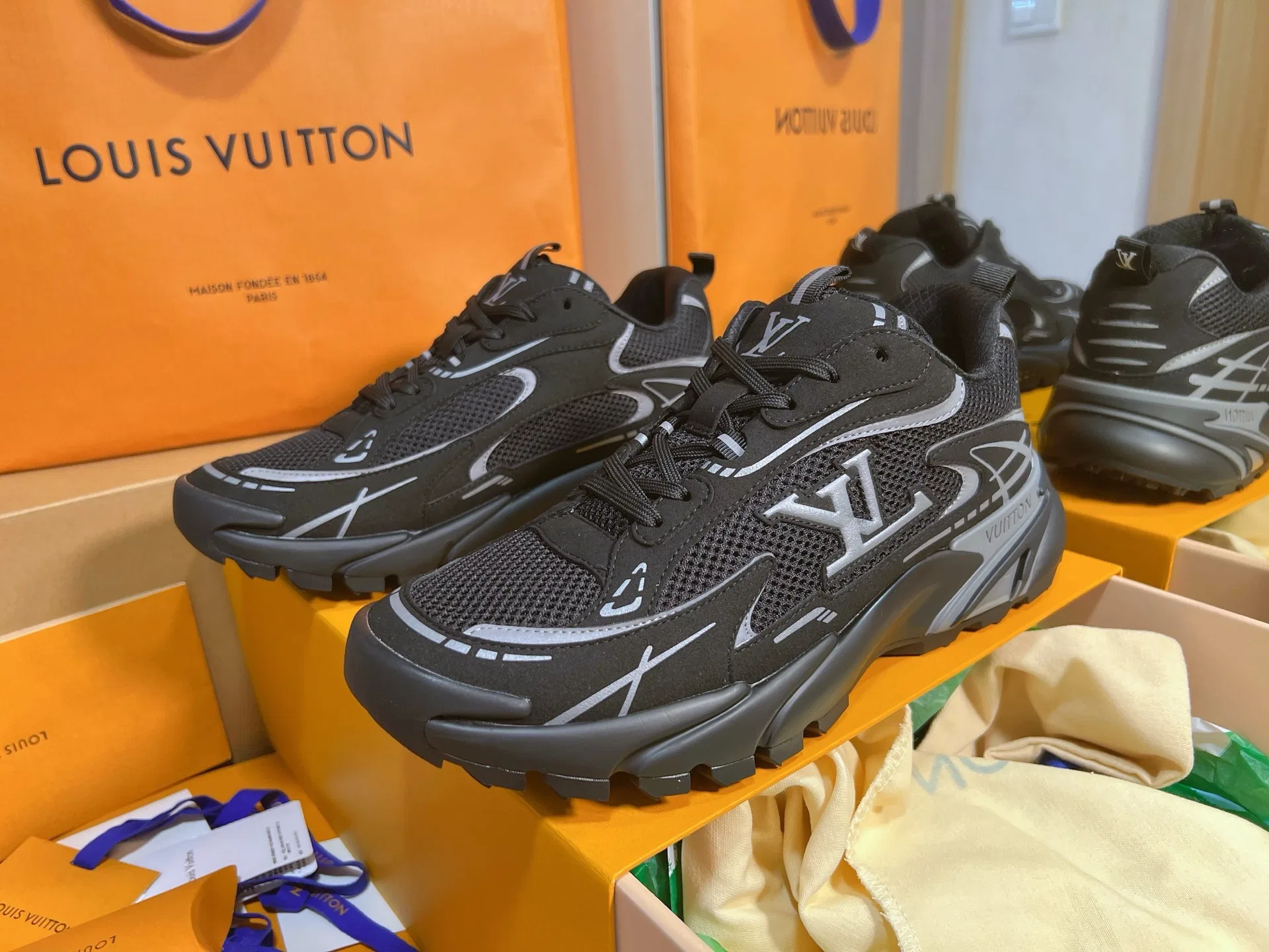 LV 27FW QVUSQNN 010 스니커즈 28