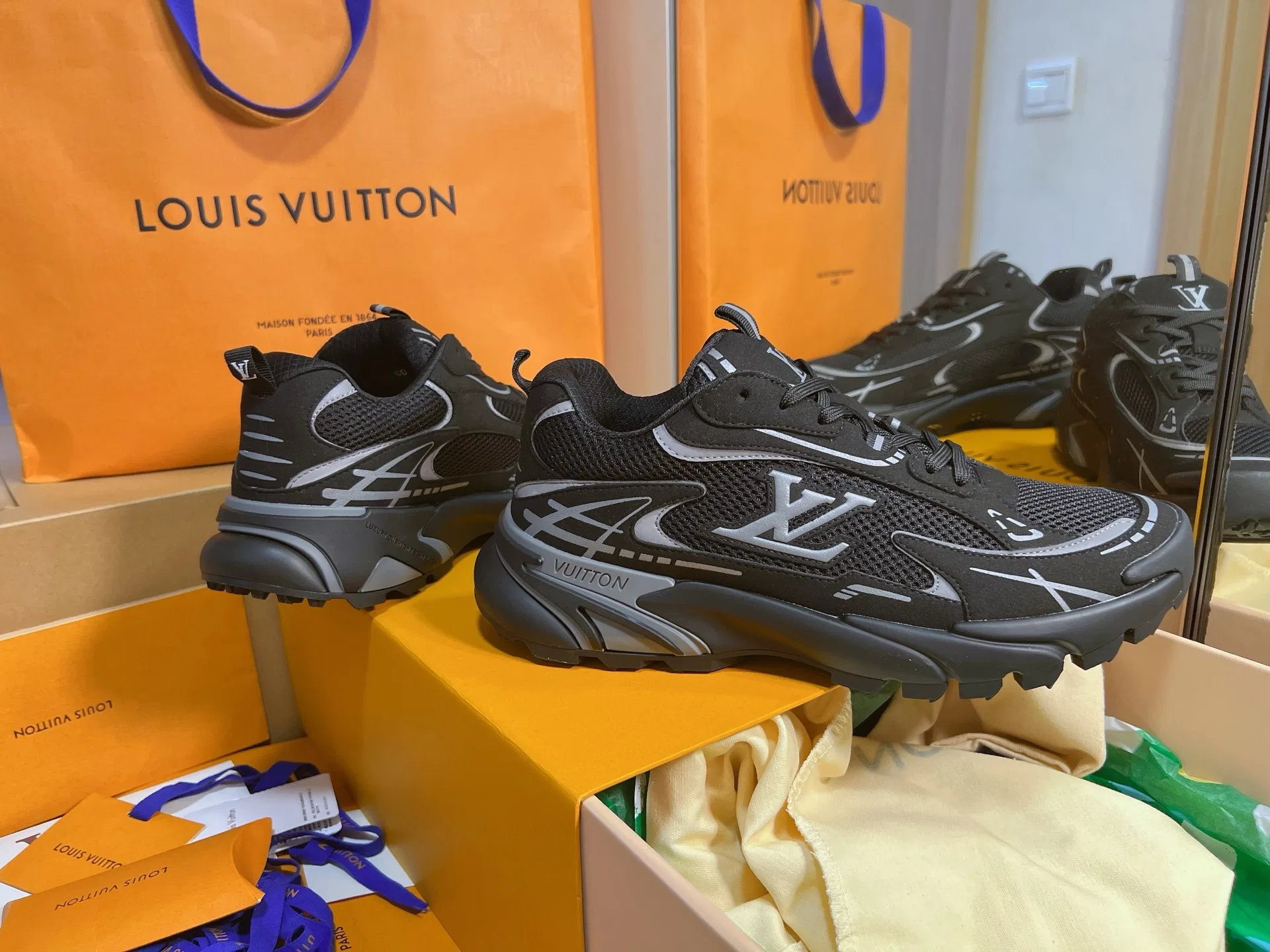 LV 27FW QVUSQNN 010 스니커즈 31