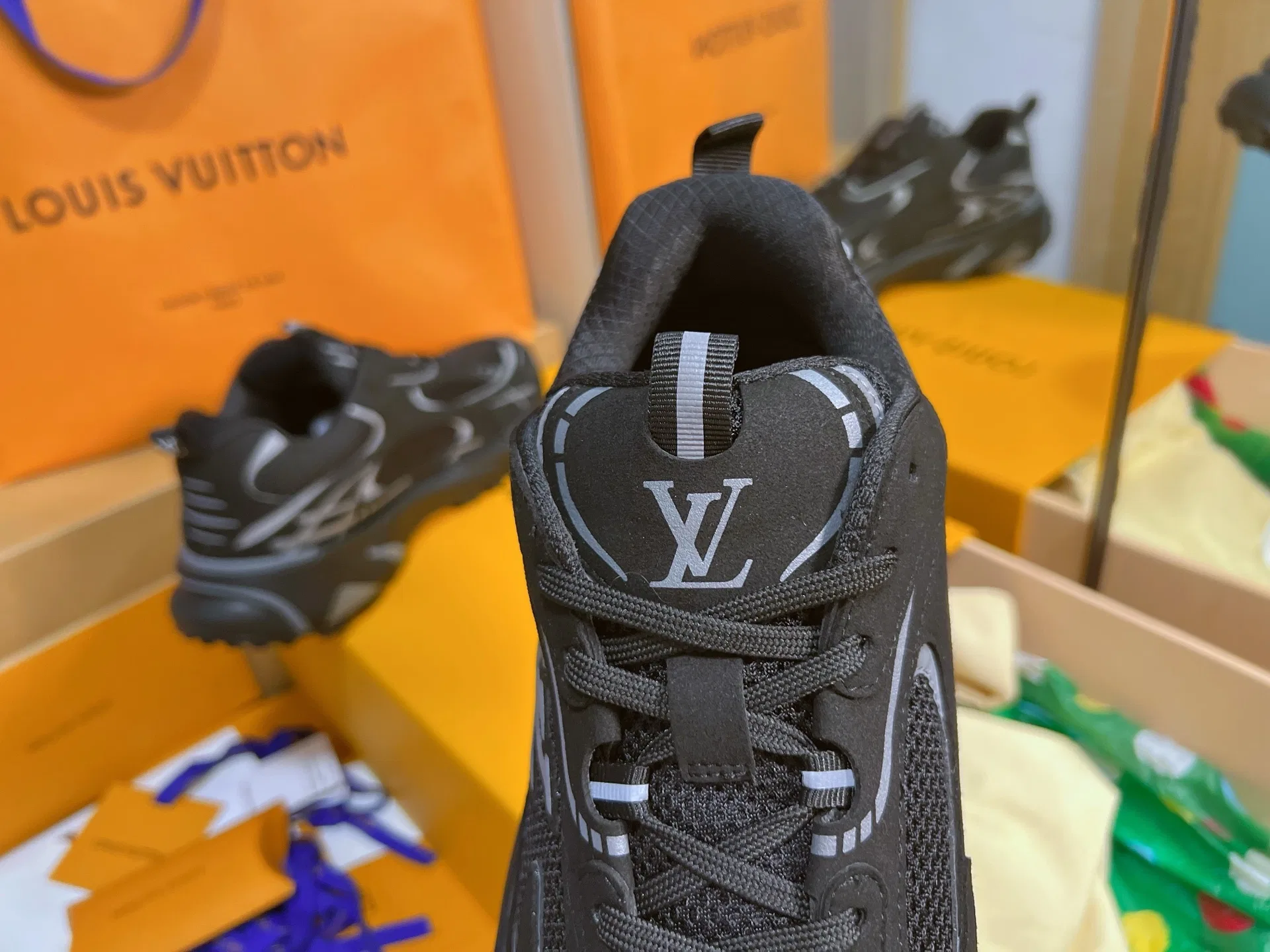 LV 27FW QVUSQNN 010 스니커즈 33