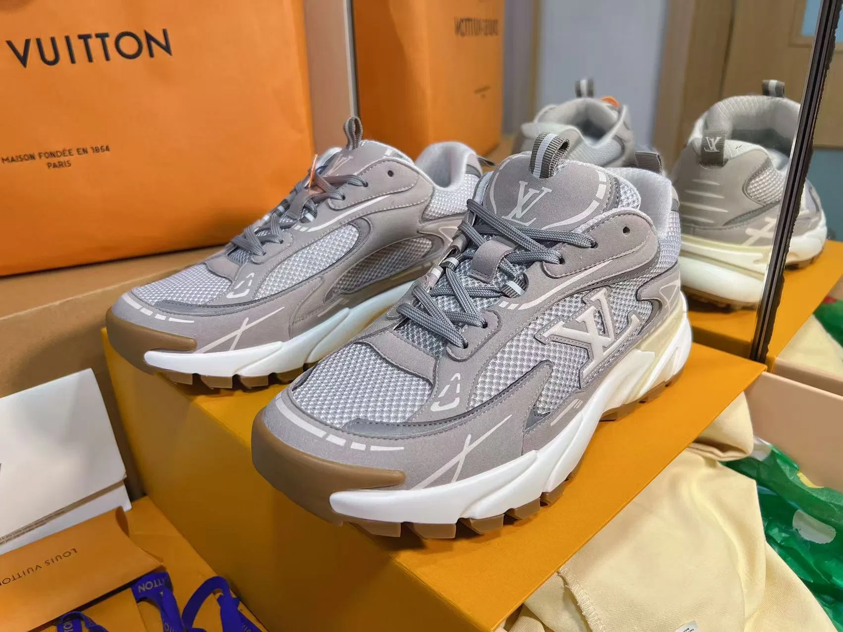 LV 27FW QVUSQNN 010 스니커즈 37