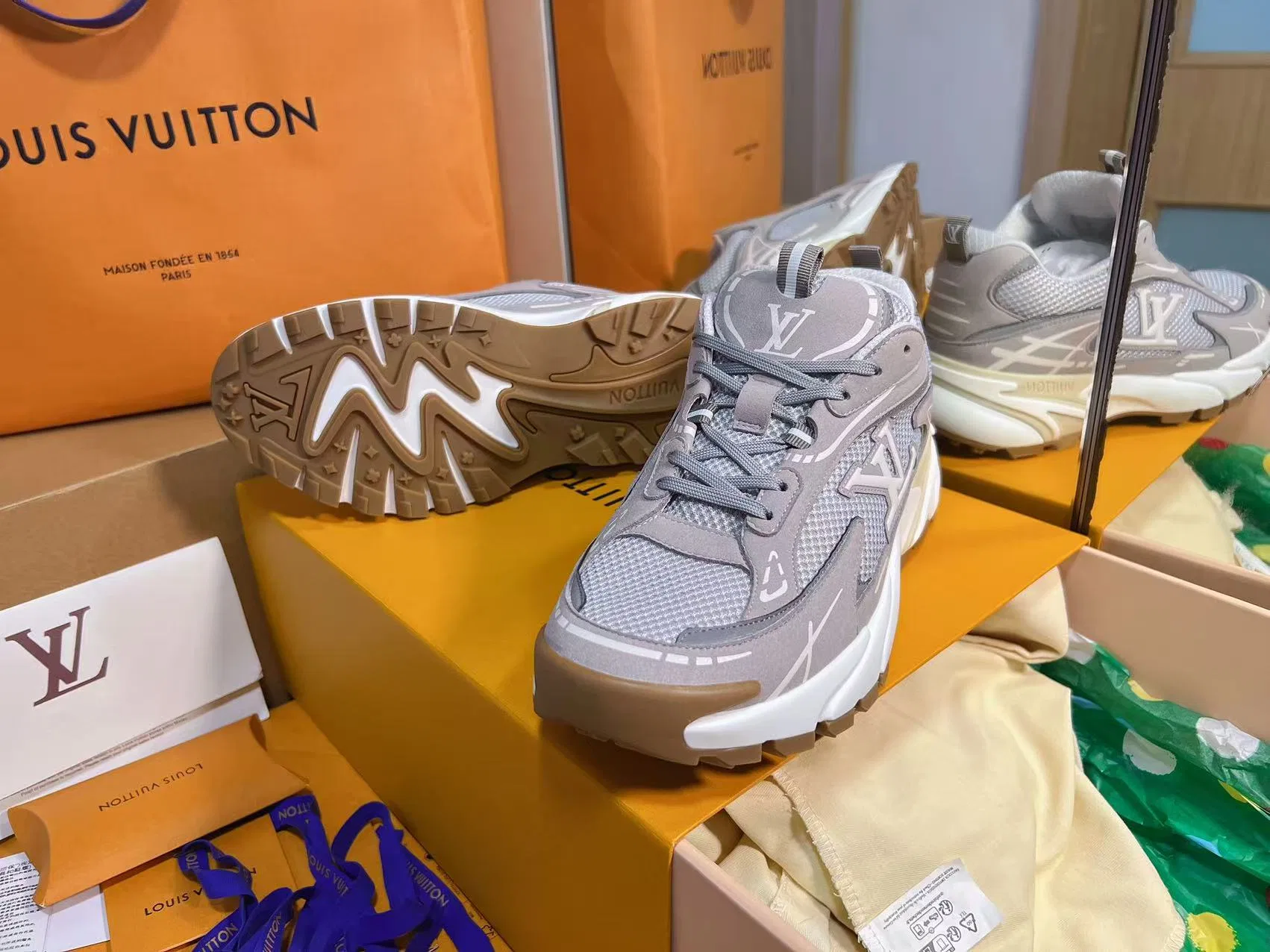 LV 27FW QVUSQNN 010 스니커즈 40