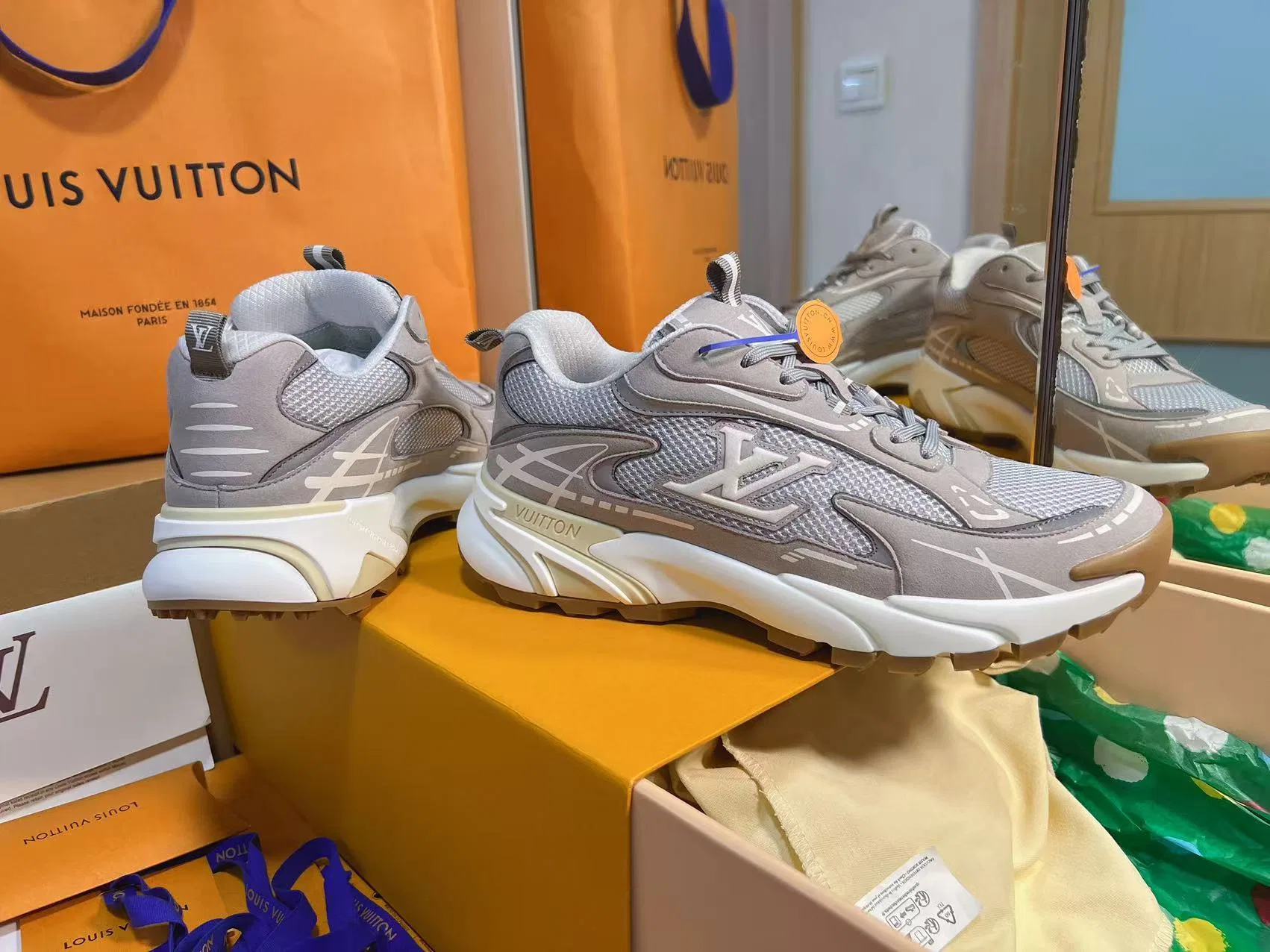 LV 27FW QVUSQNN 010 스니커즈 41