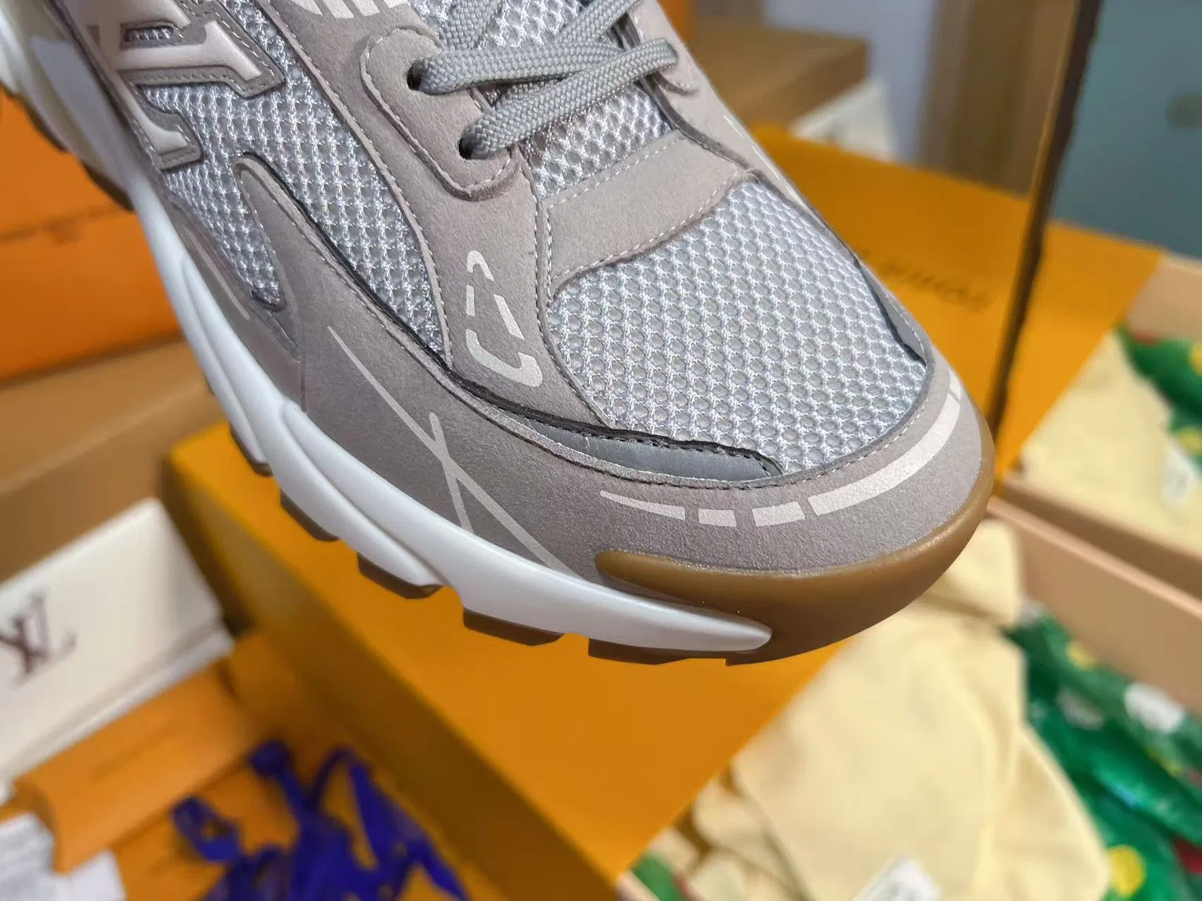 LV 27FW QVUSQNN 010 스니커즈 44
