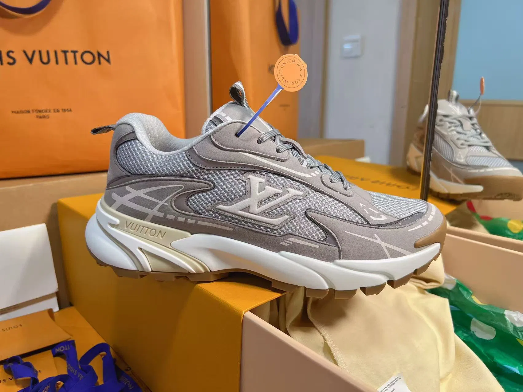 LV 27FW QVUSQNN 010 스니커즈 45
