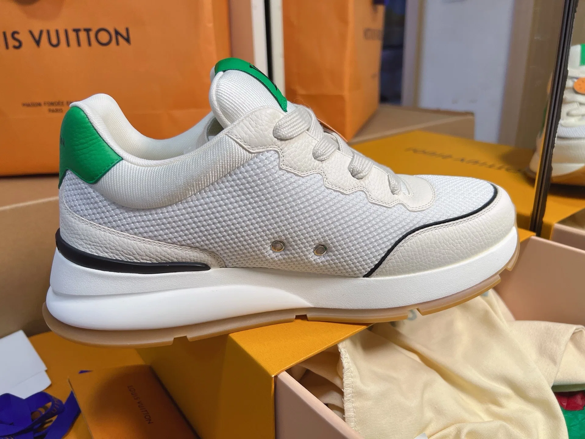 LV 27FW QVUSQNN 011 스니커즈 9