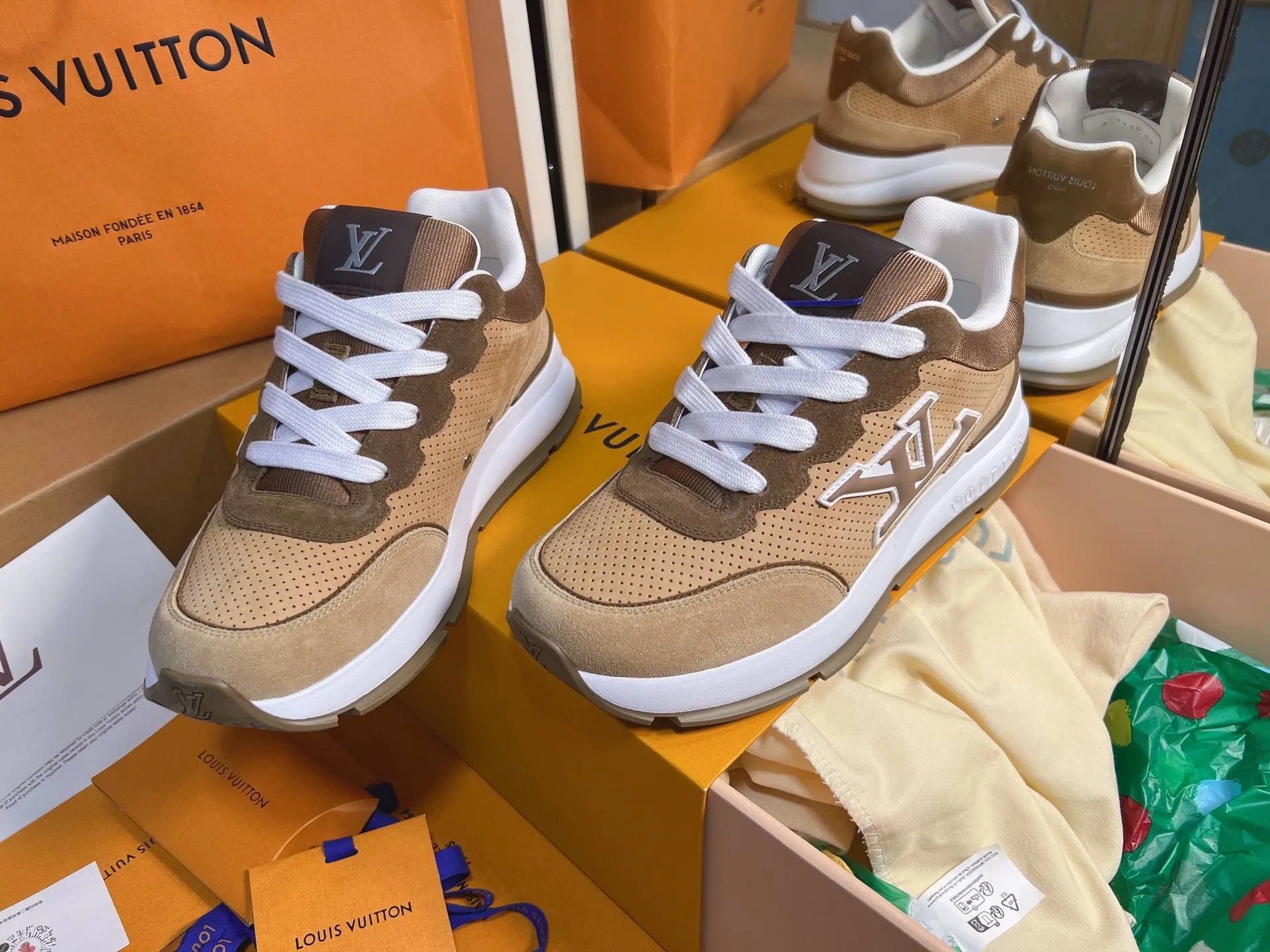 LV 27FW QVUSQNN 011 스니커즈 17