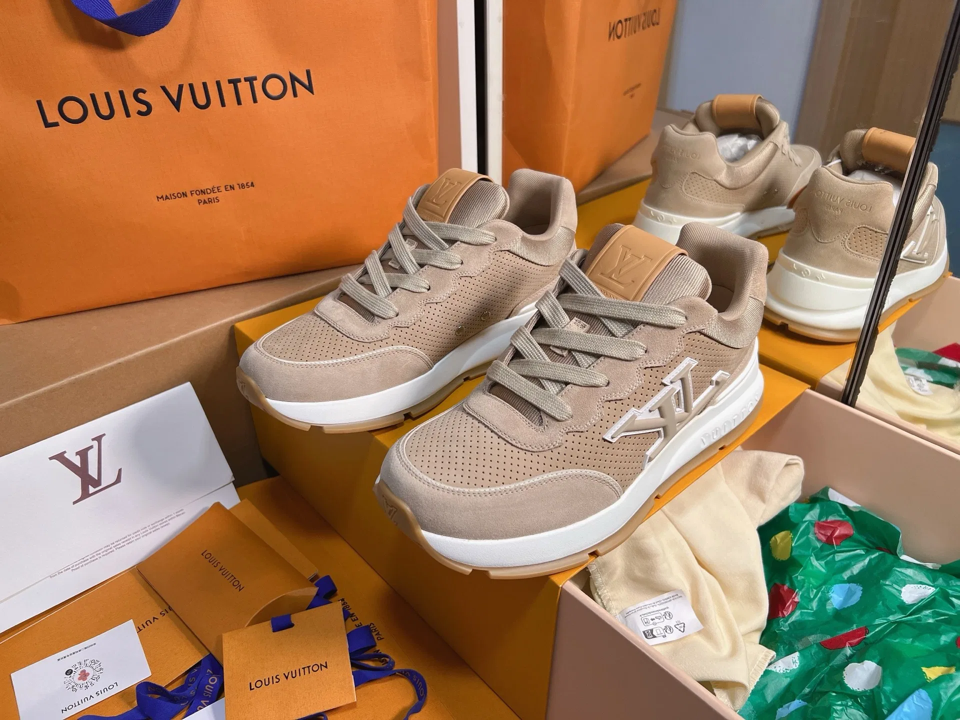 LV 27FW QVUSQNN 011 스니커즈 19