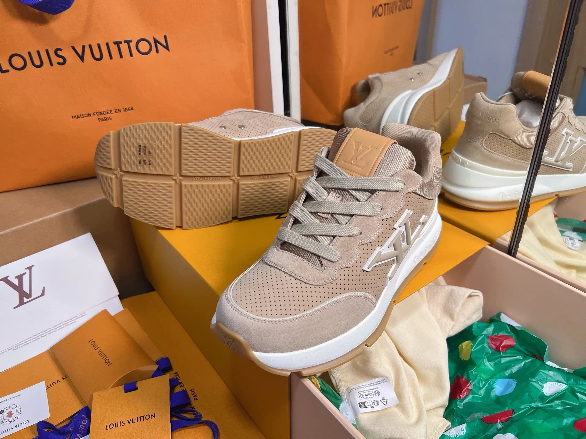 LV 27FW QVUSQNN 011 스니커즈 21