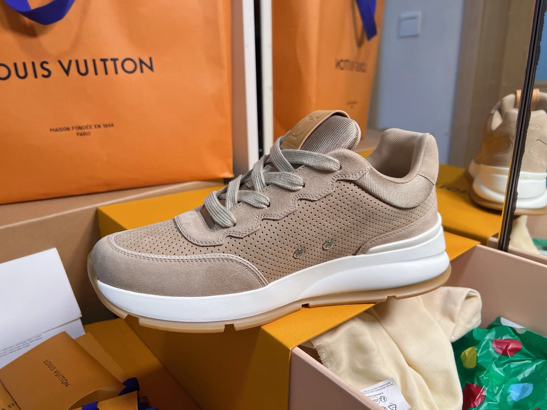 LV 27FW QVUSQNN 011 스니커즈 24