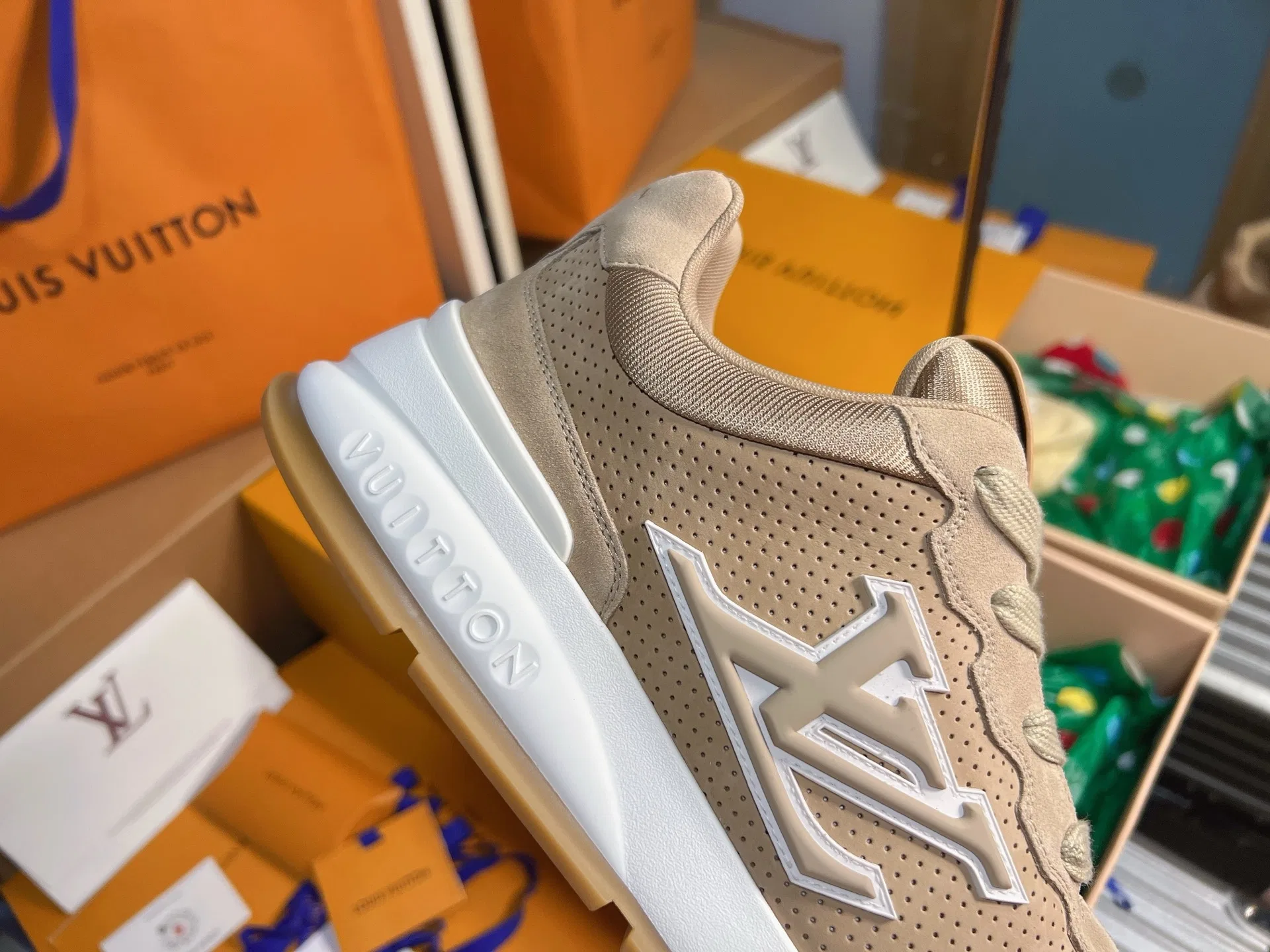 LV 27FW QVUSQNN 011 스니커즈 25