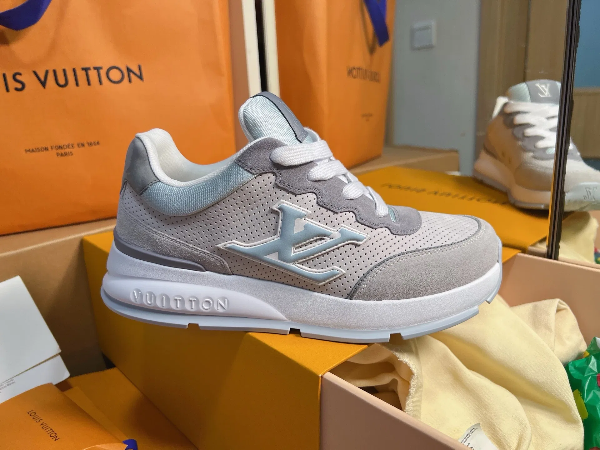 LV 27FW QVUSQNN 011 스니커즈 35