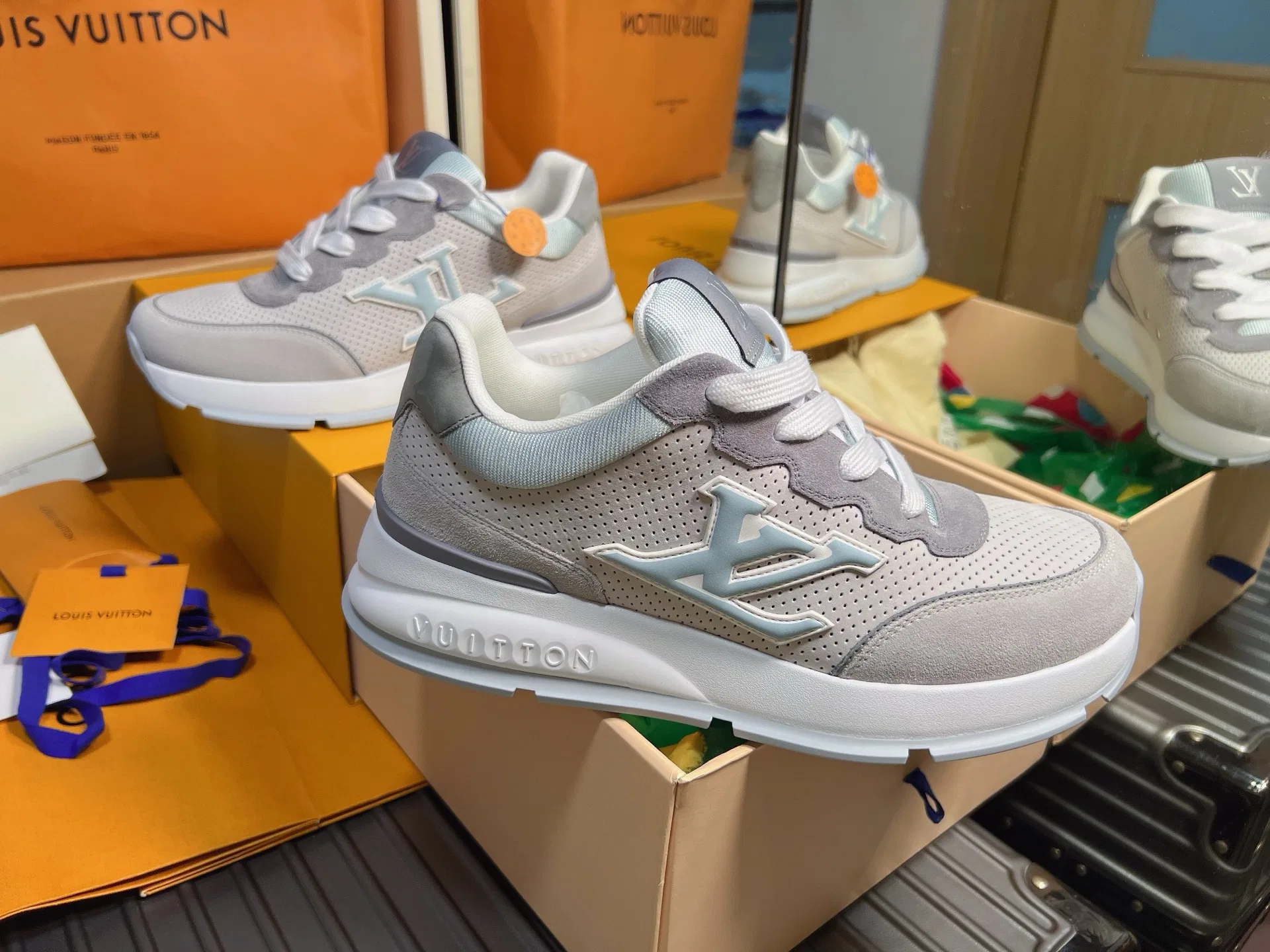 LV 27FW QVUSQNN 011 스니커즈 36