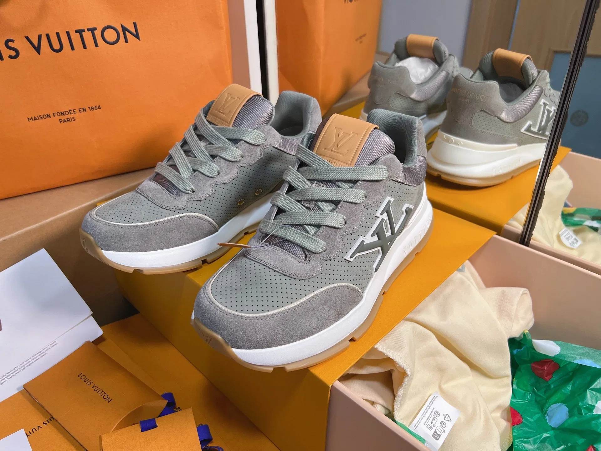 LV 27FW QVUSQNN 011 스니커즈 37
