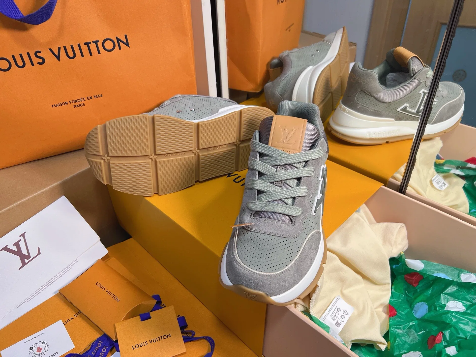 LV 27FW QVUSQNN 011 스니커즈 39