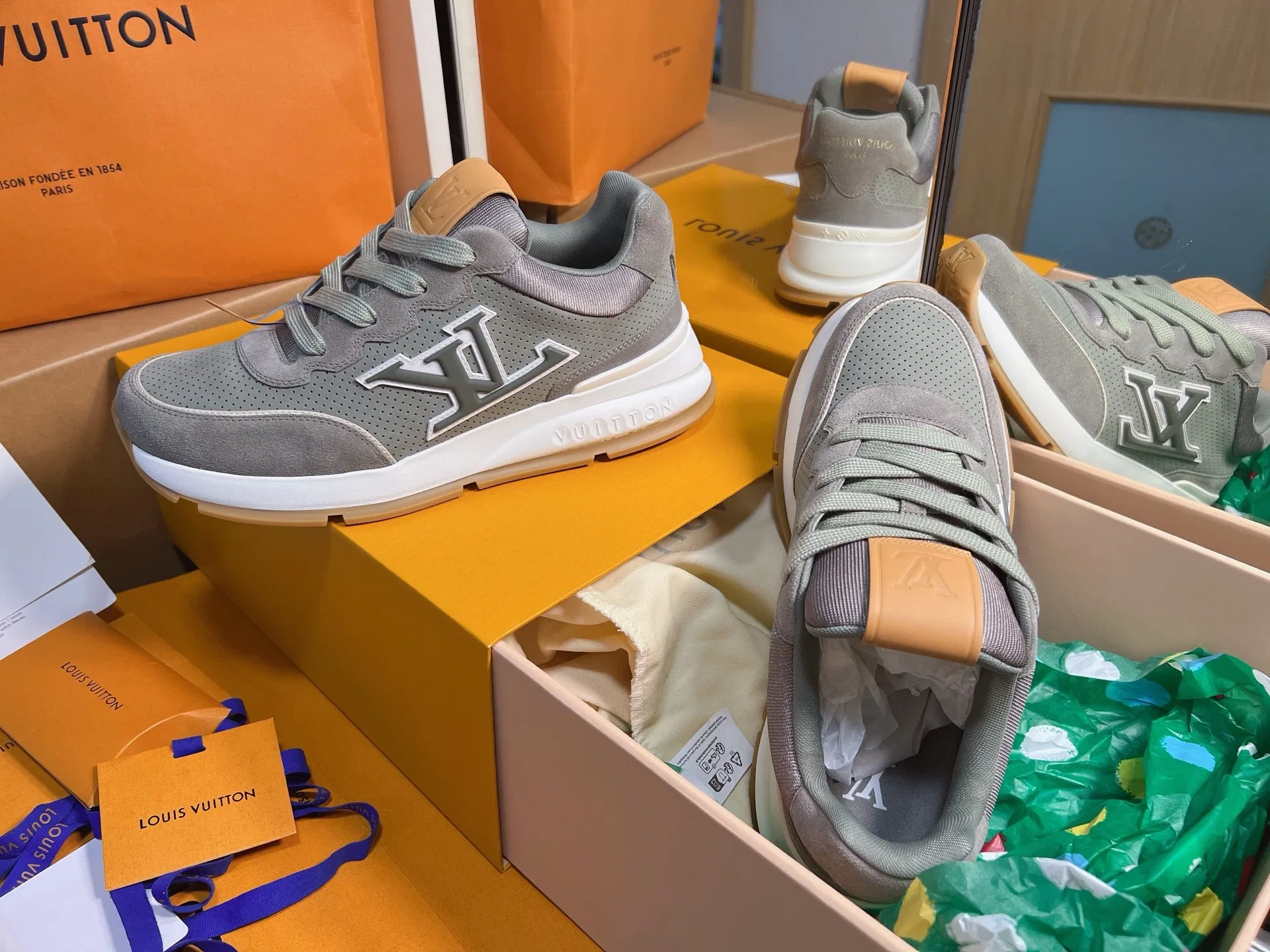 LV 27FW QVUSQNN 011 스니커즈 41