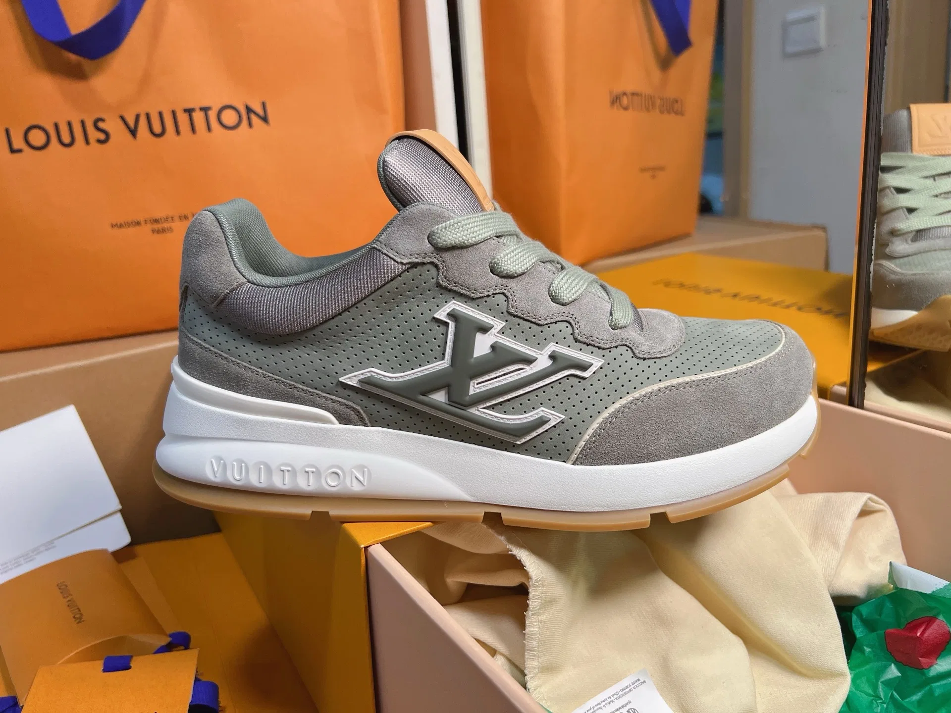 LV 27FW QVUSQNN 011 스니커즈 45