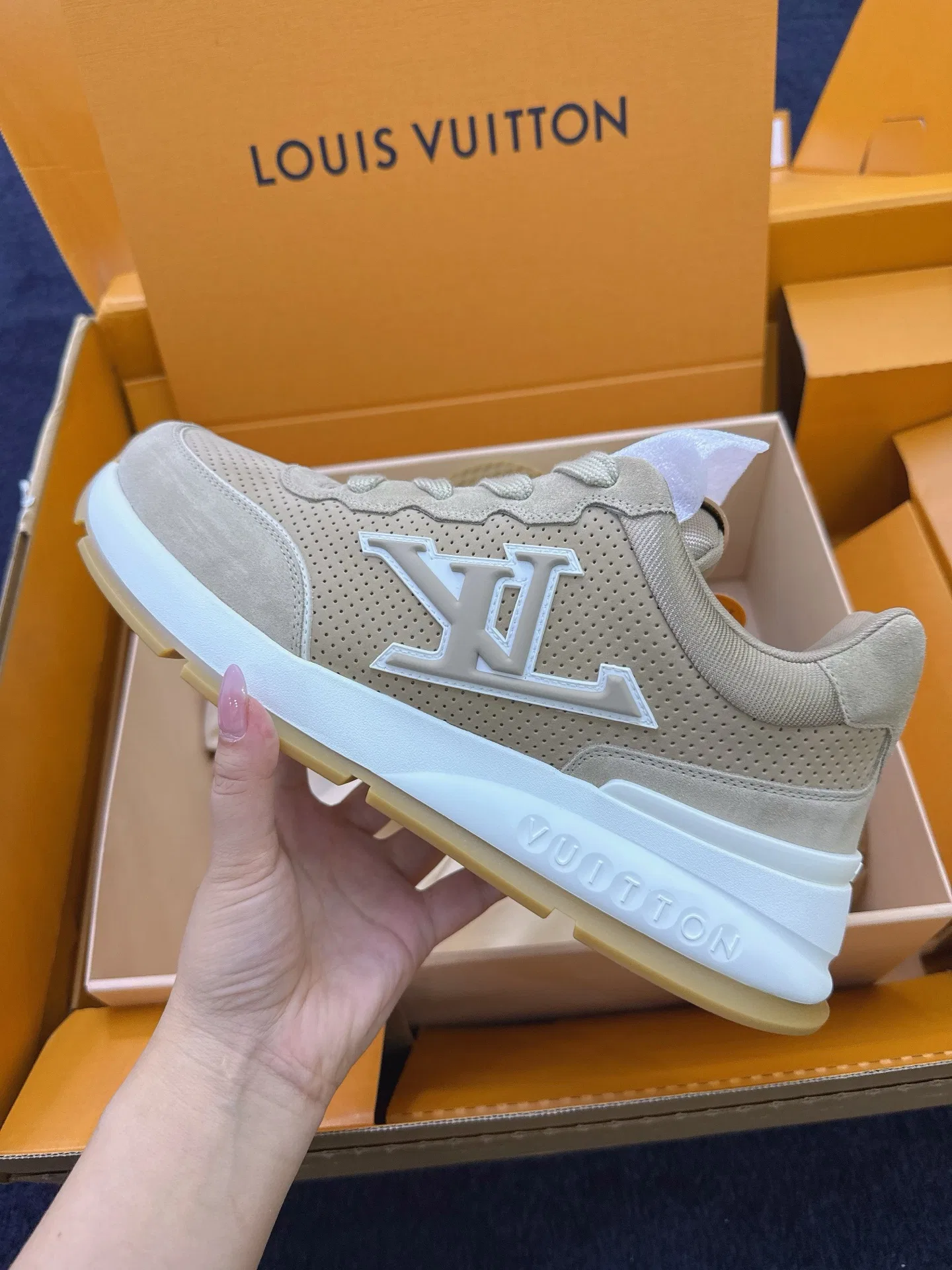 LV 27FW QVUSQNN 011 스니커즈 51
