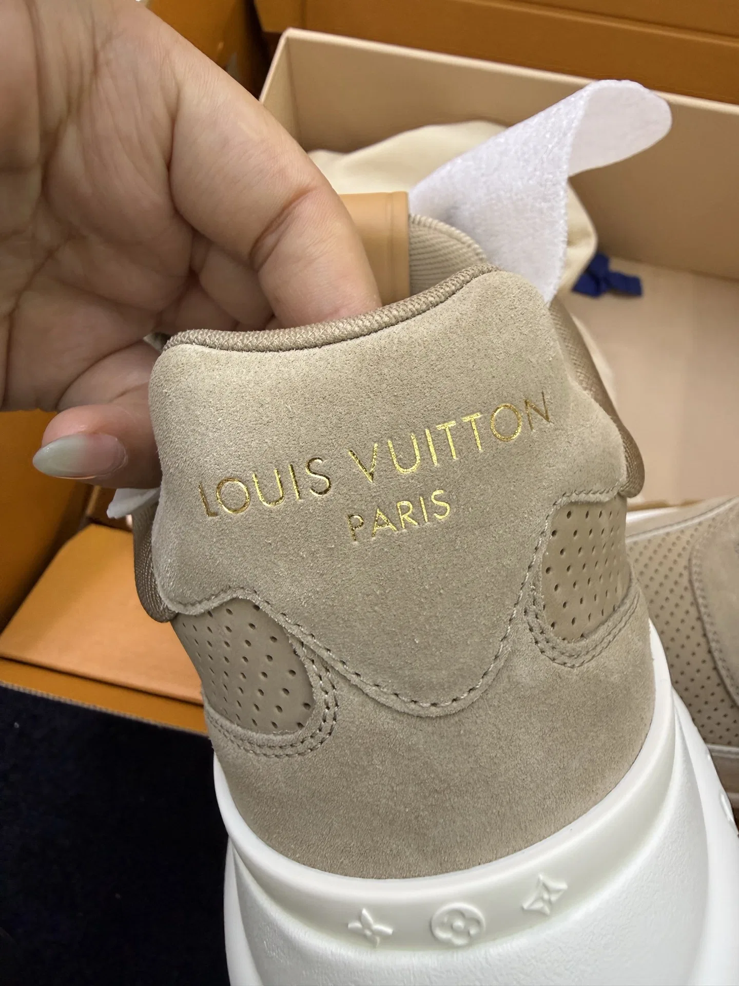 LV 27FW QVUSQNN 011 스니커즈 52