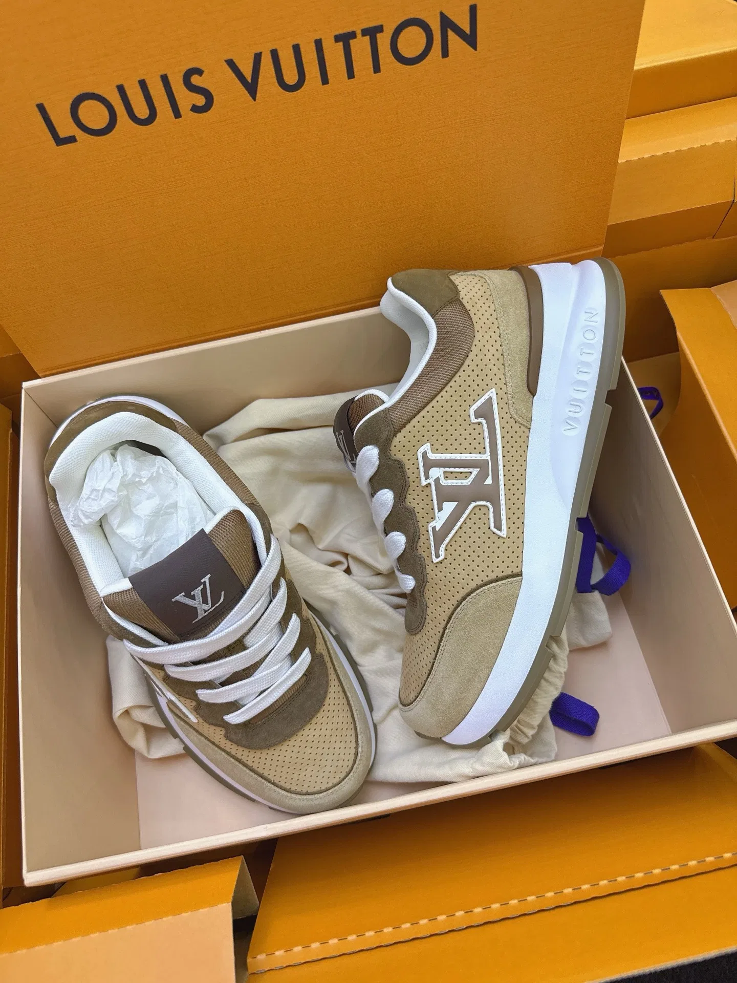 LV 27FW QVUSQNN 011 스니커즈 54