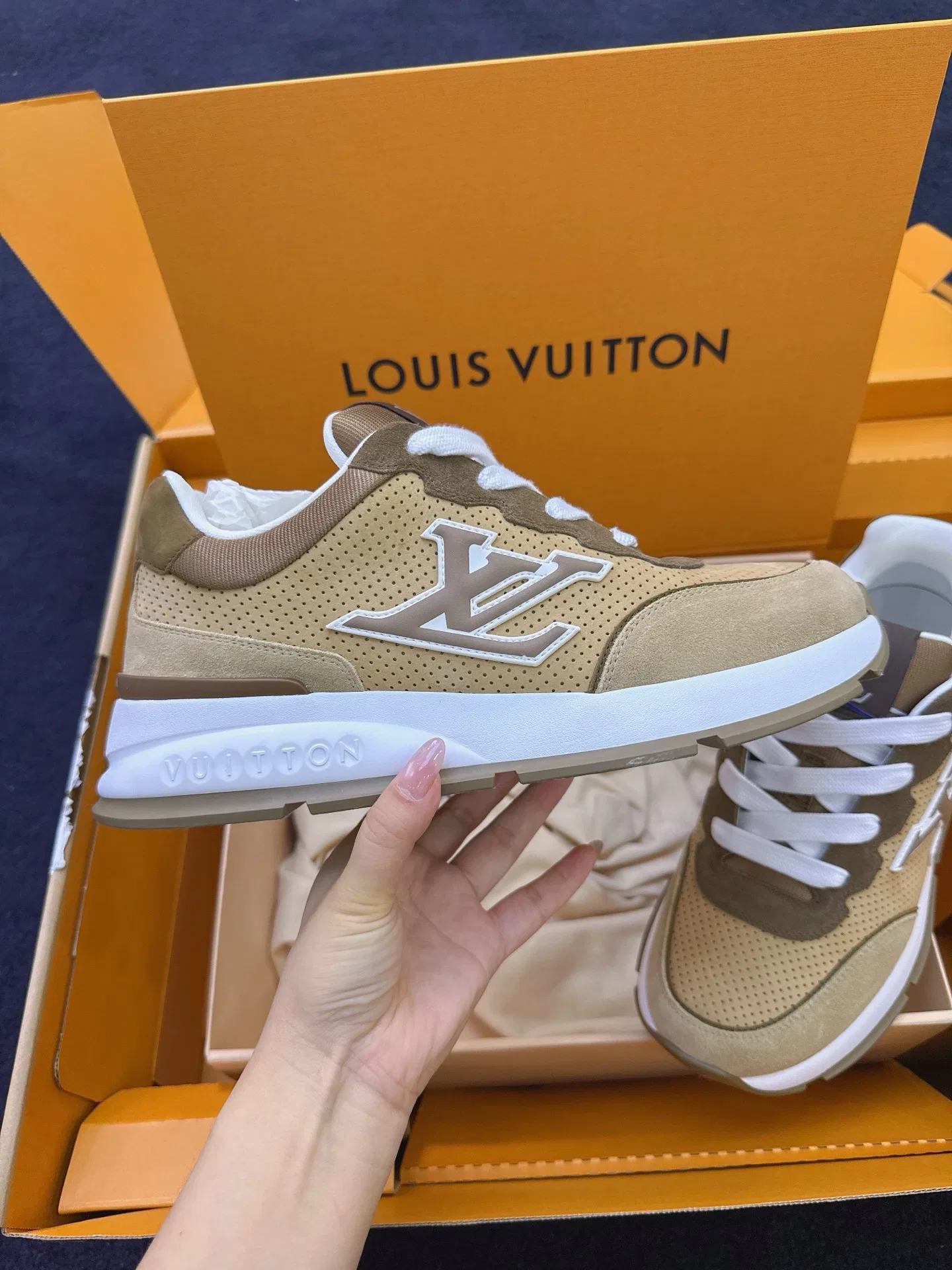 LV 27FW QVUSQNN 011 스니커즈 57