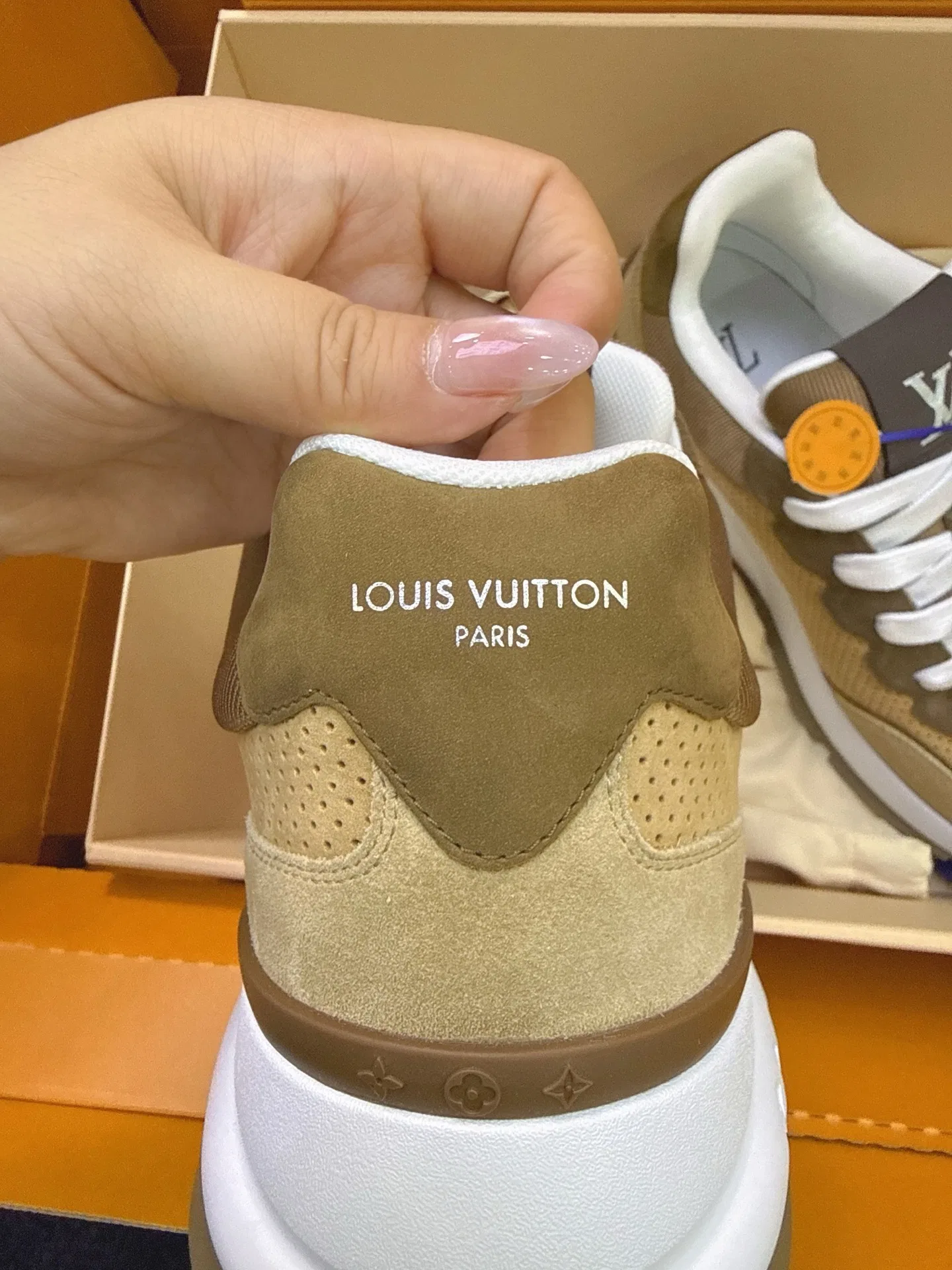 LV 27FW QVUSQNN 011 스니커즈 59