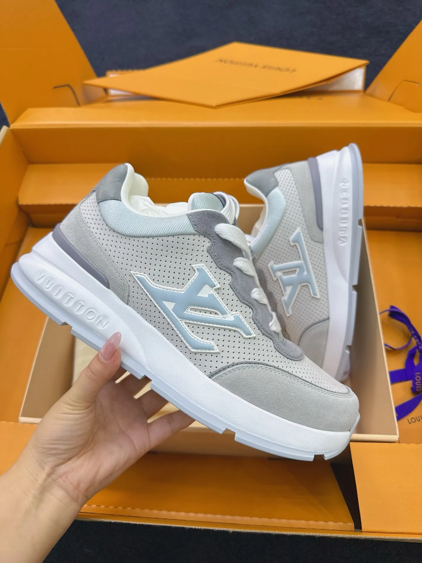 LV 27FW QVUSQNN 011 스니커즈 63