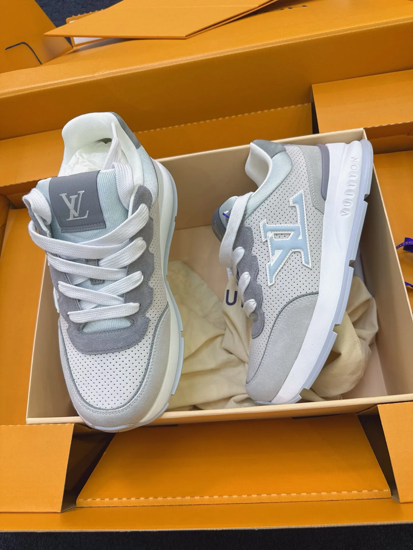 LV 27FW QVUSQNN 011 스니커즈 64