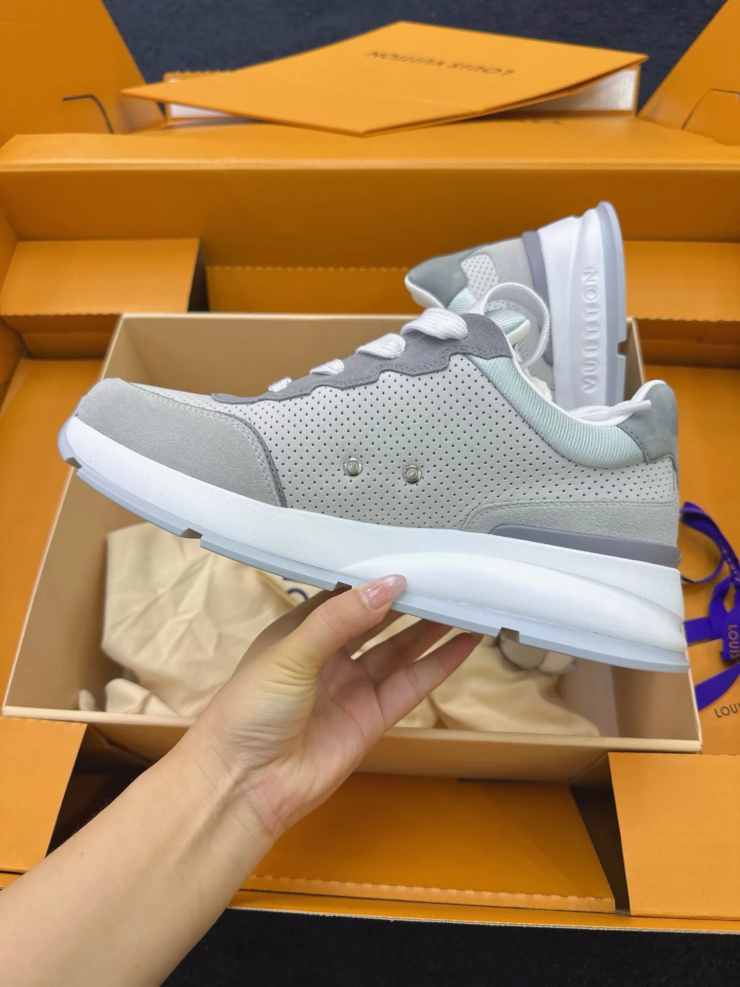 LV 27FW QVUSQNN 011 스니커즈 68