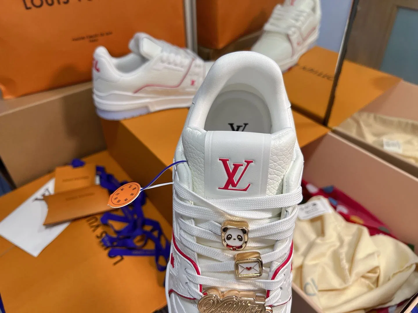 LV 27FW QVUSQNN 012 스니커즈 7