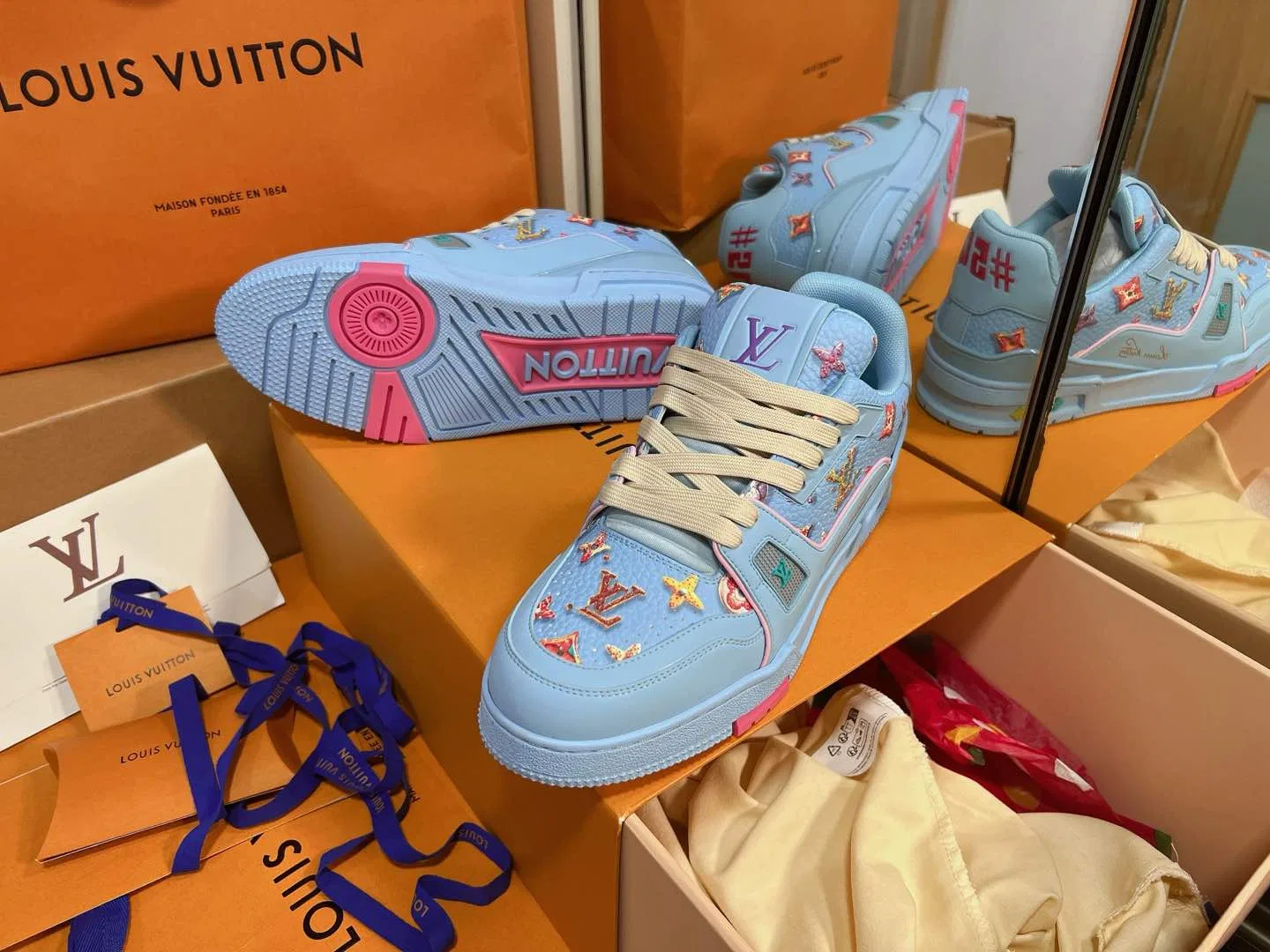 LV 27FW QVUSQNN 013 스니커즈 11