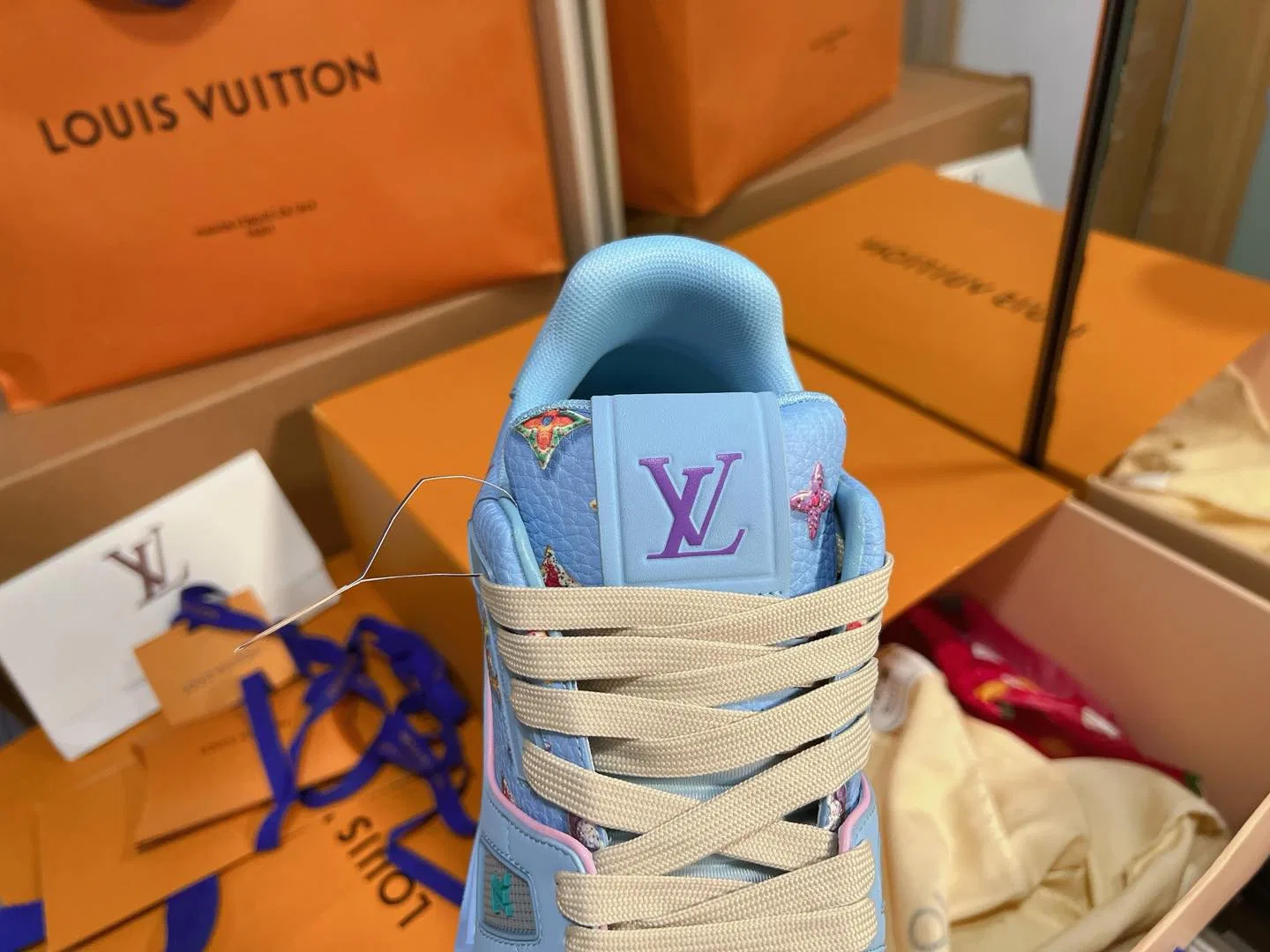 LV 27FW QVUSQNN 013 스니커즈 16
