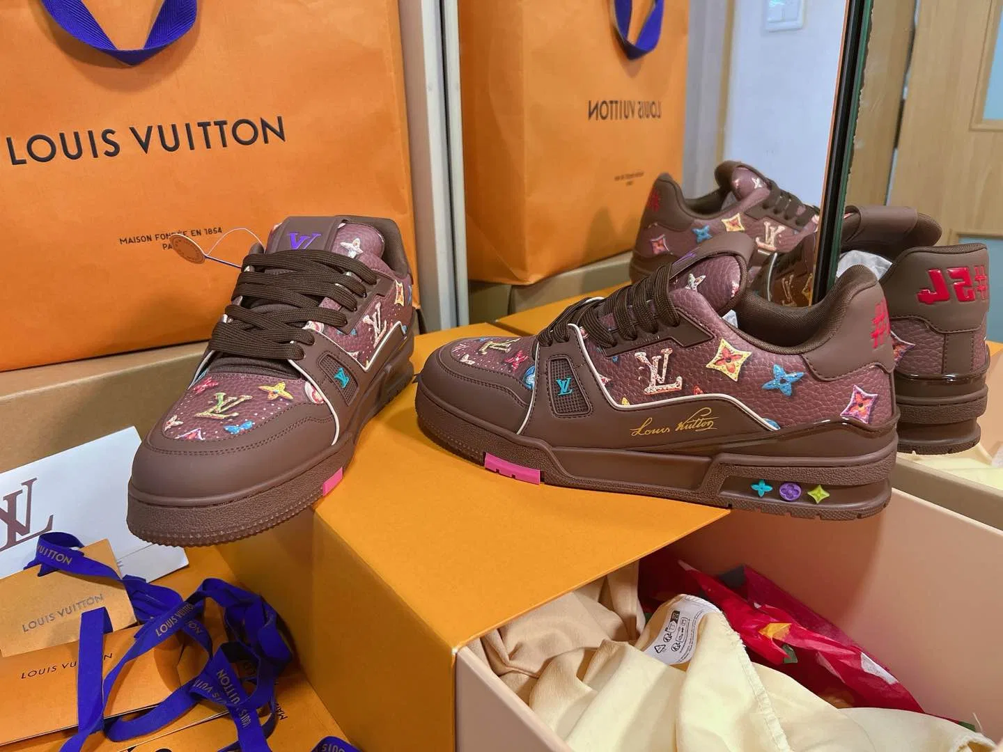 LV 27FW QVUSQNN 013 스니커즈 24