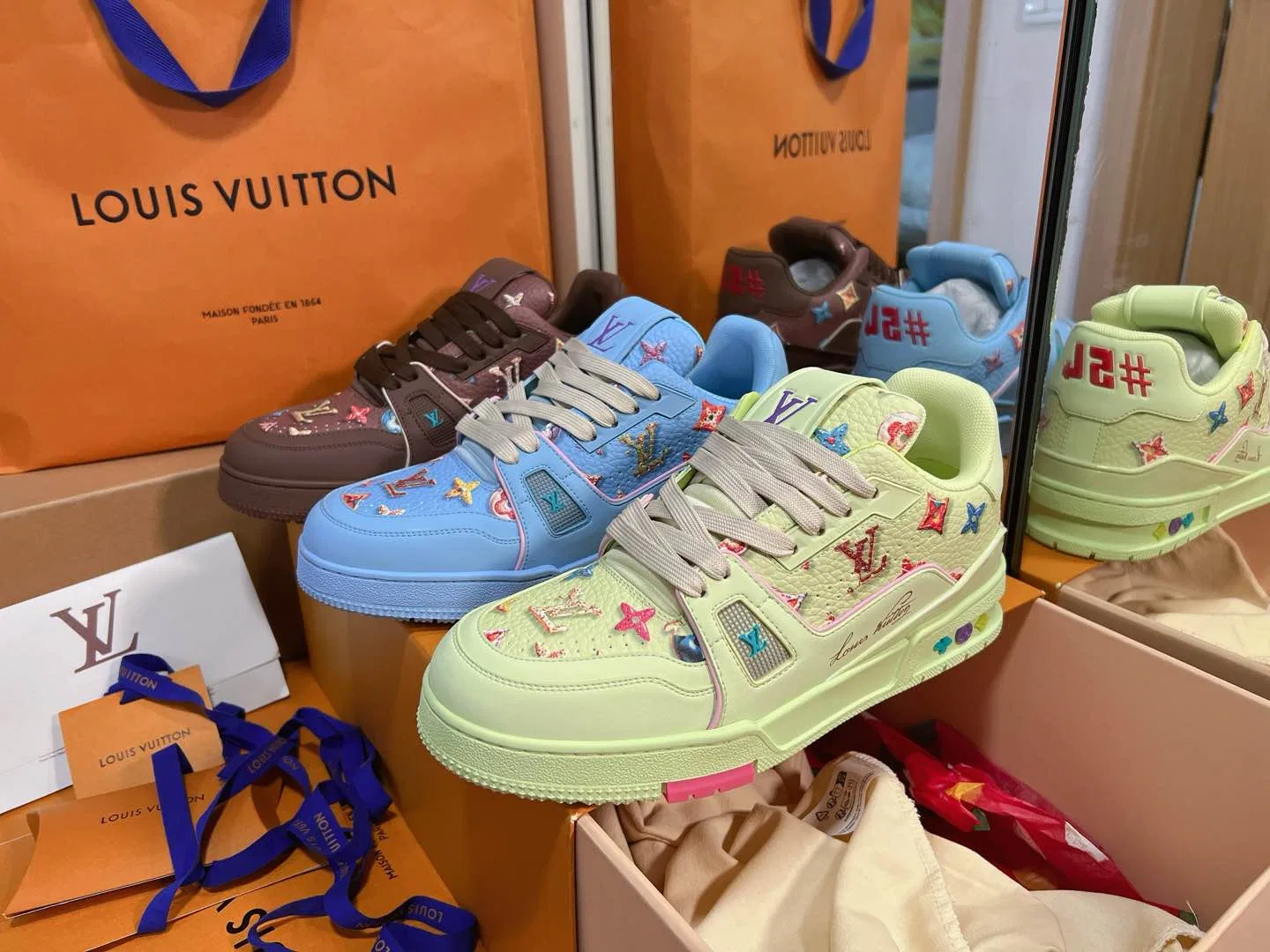 LV 27FW QVUSQNN 013 스니커즈 30
