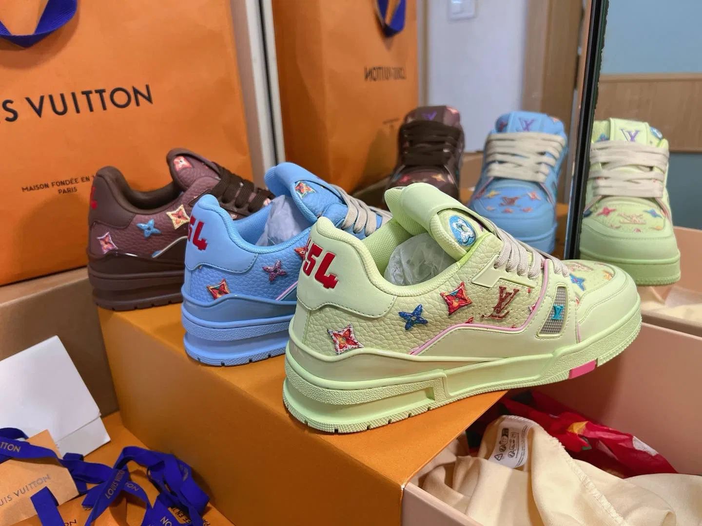 LV 27FW QVUSQNN 013 스니커즈 32