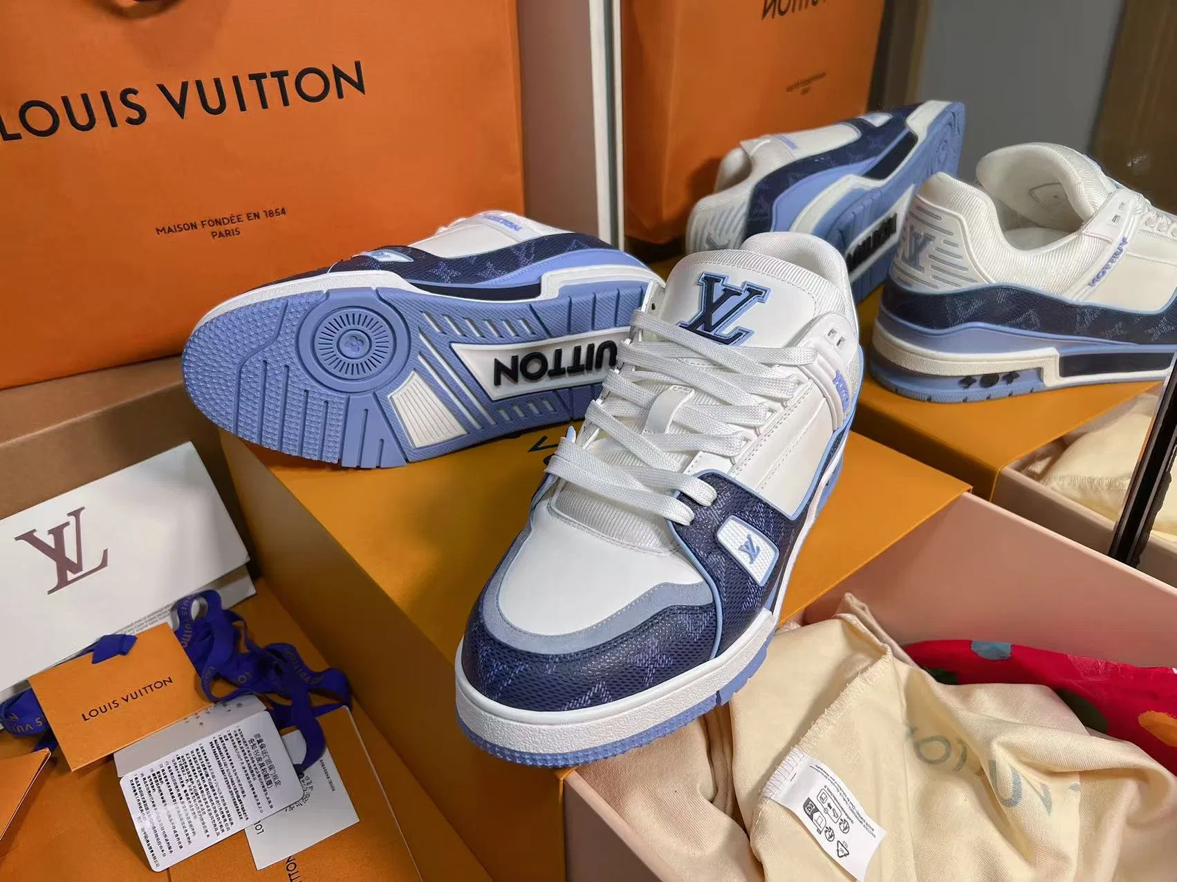 LV 27FW QVUSQNN 014 스니커즈 8