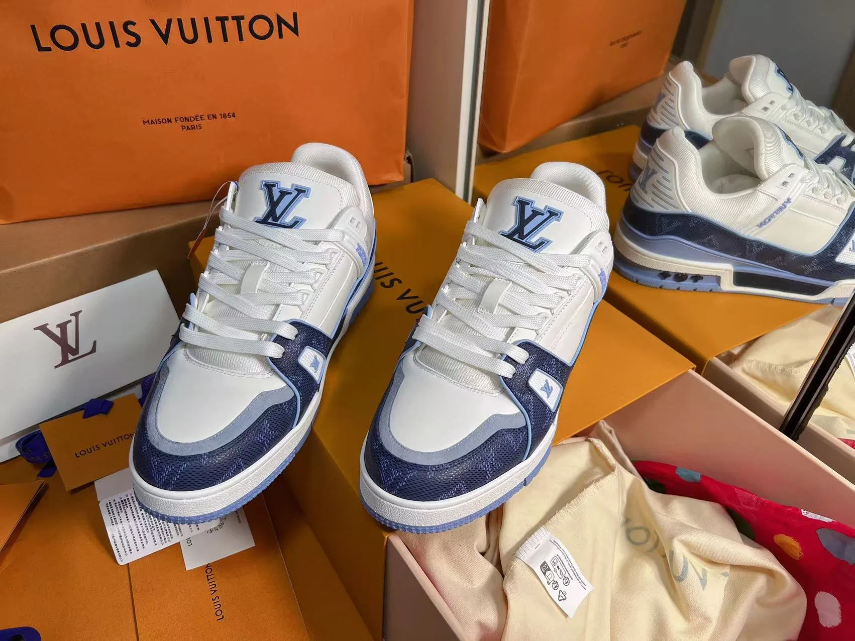 LV 27FW QVUSQNN 014 스니커즈 9