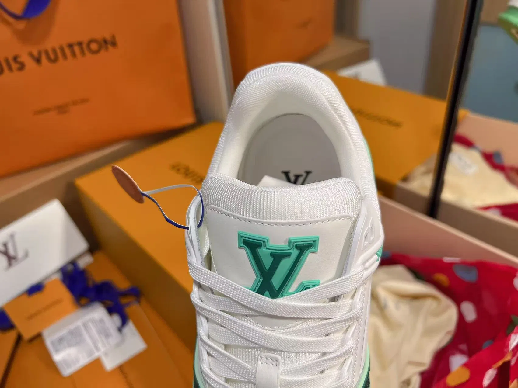 LV 27FW QVUSQNN 014 스니커즈 15