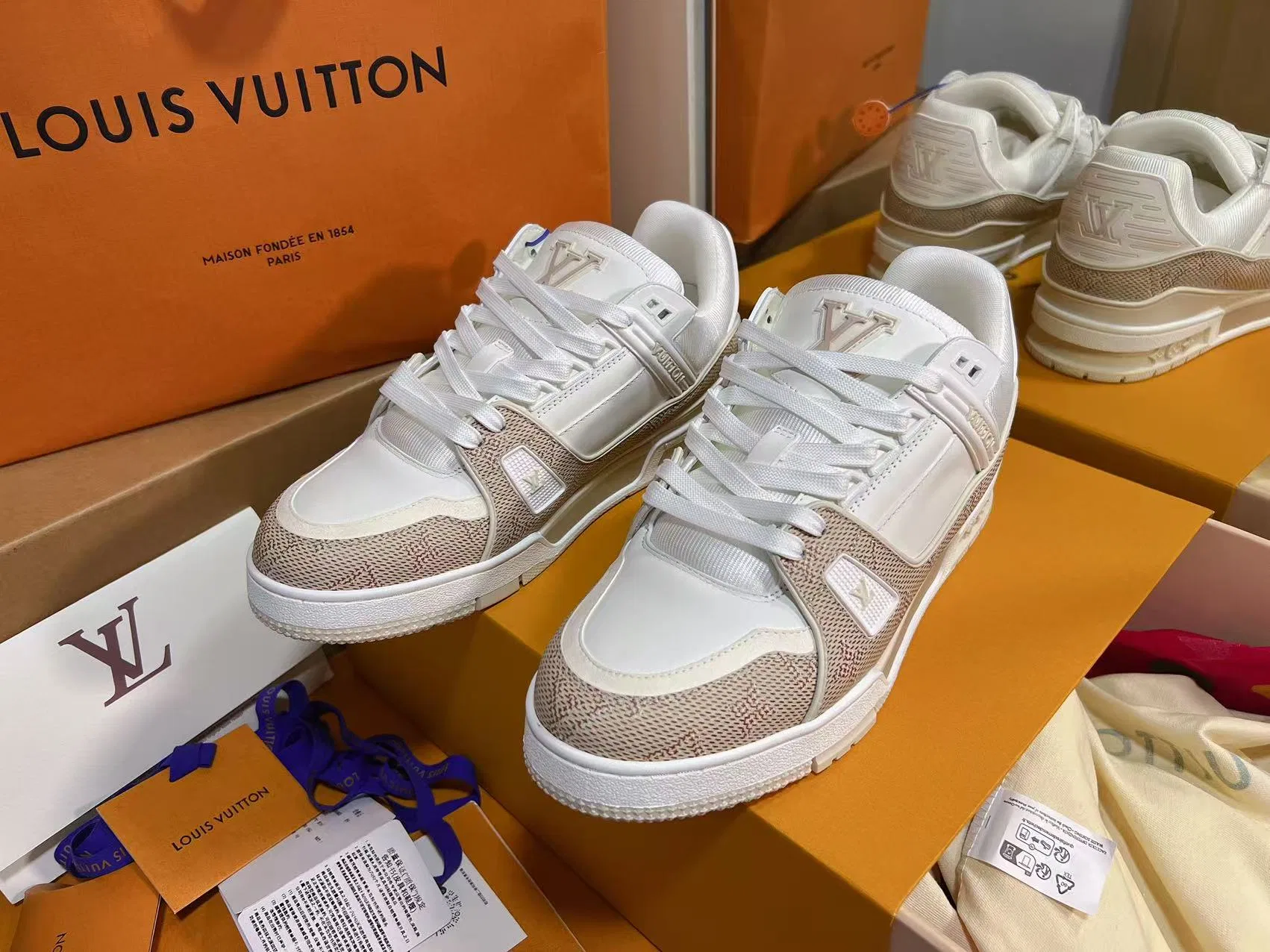 LV 27FW QVUSQNN 014 스니커즈 19