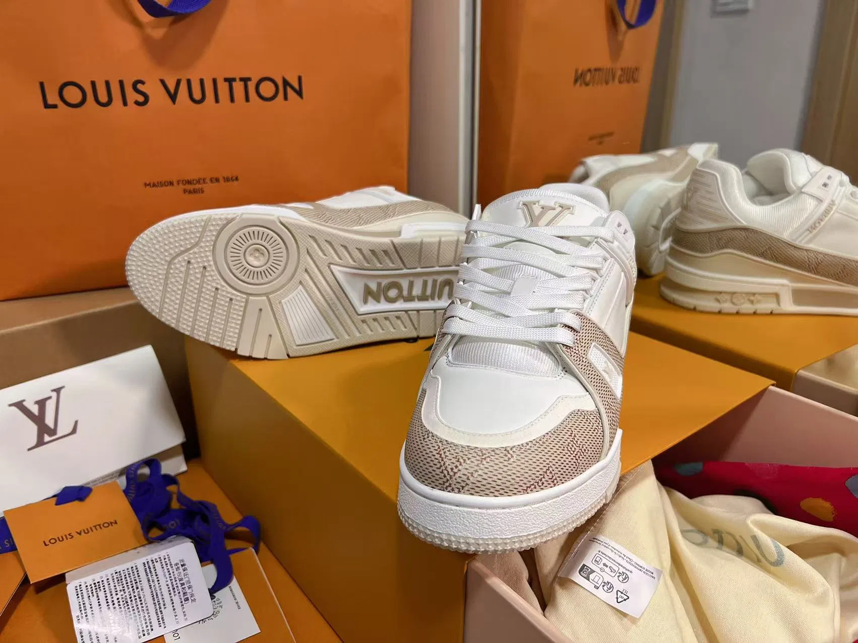 LV 27FW QVUSQNN 014 스니커즈 20