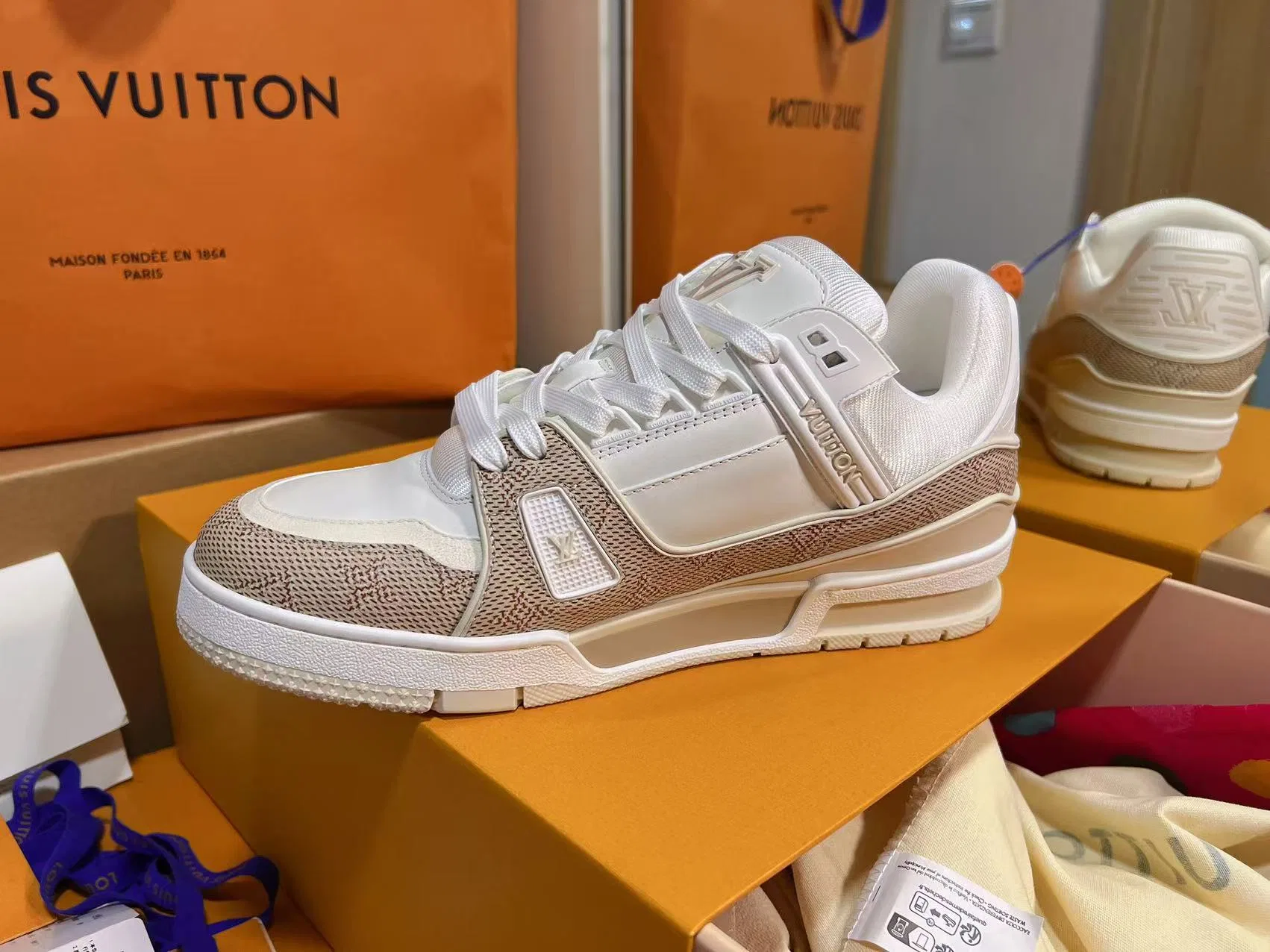 LV 27FW QVUSQNN 014 스니커즈 22