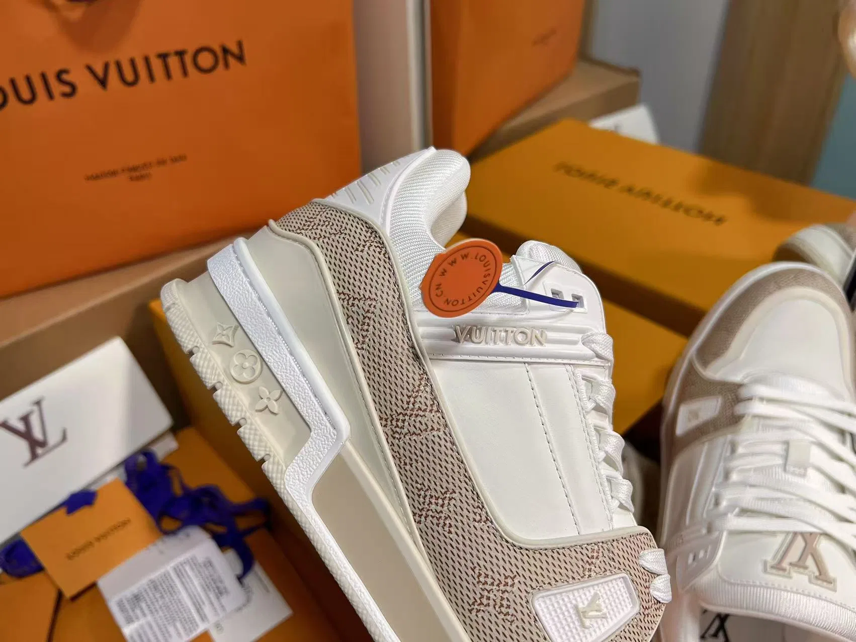 LV 27FW QVUSQNN 014 스니커즈 24
