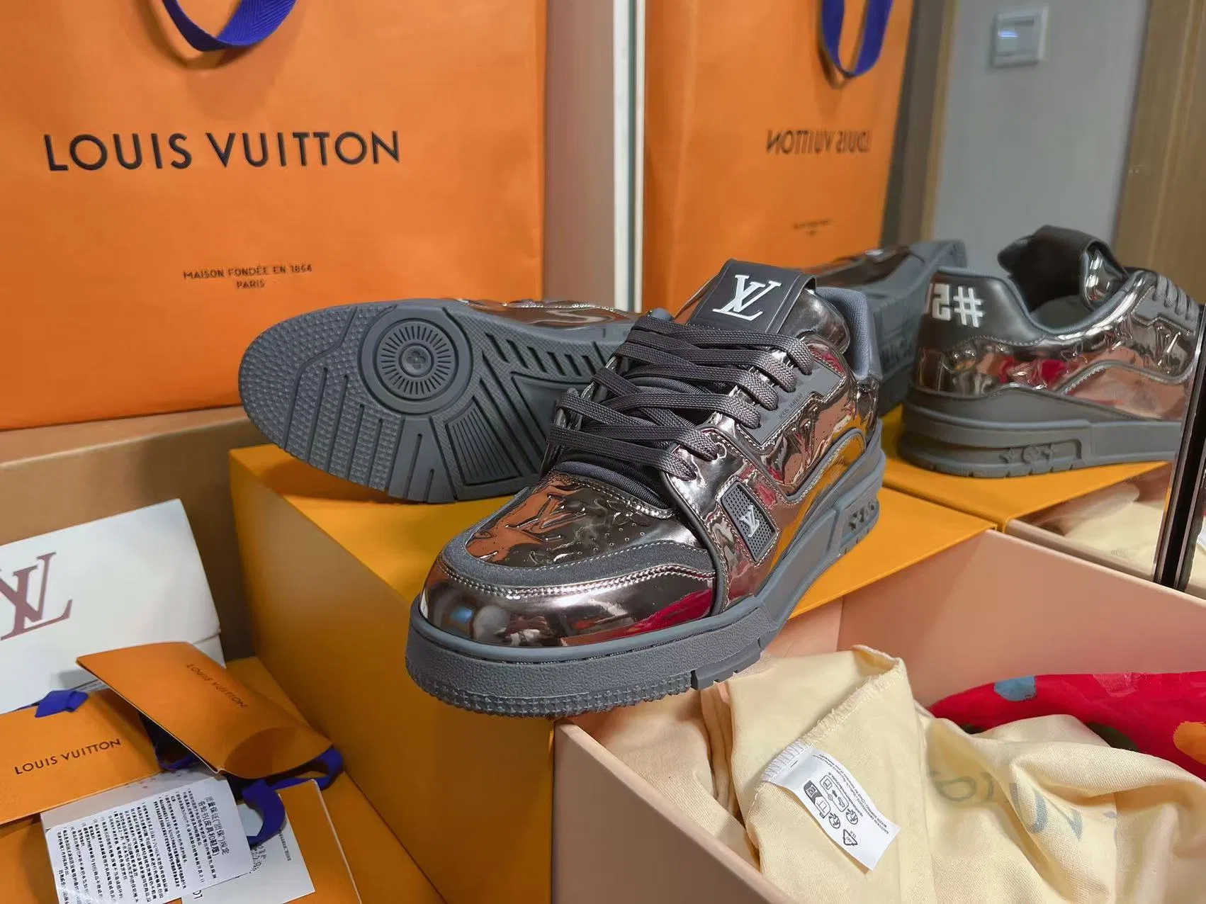 LV 27FW QVUSQNN 015 스니커즈 8