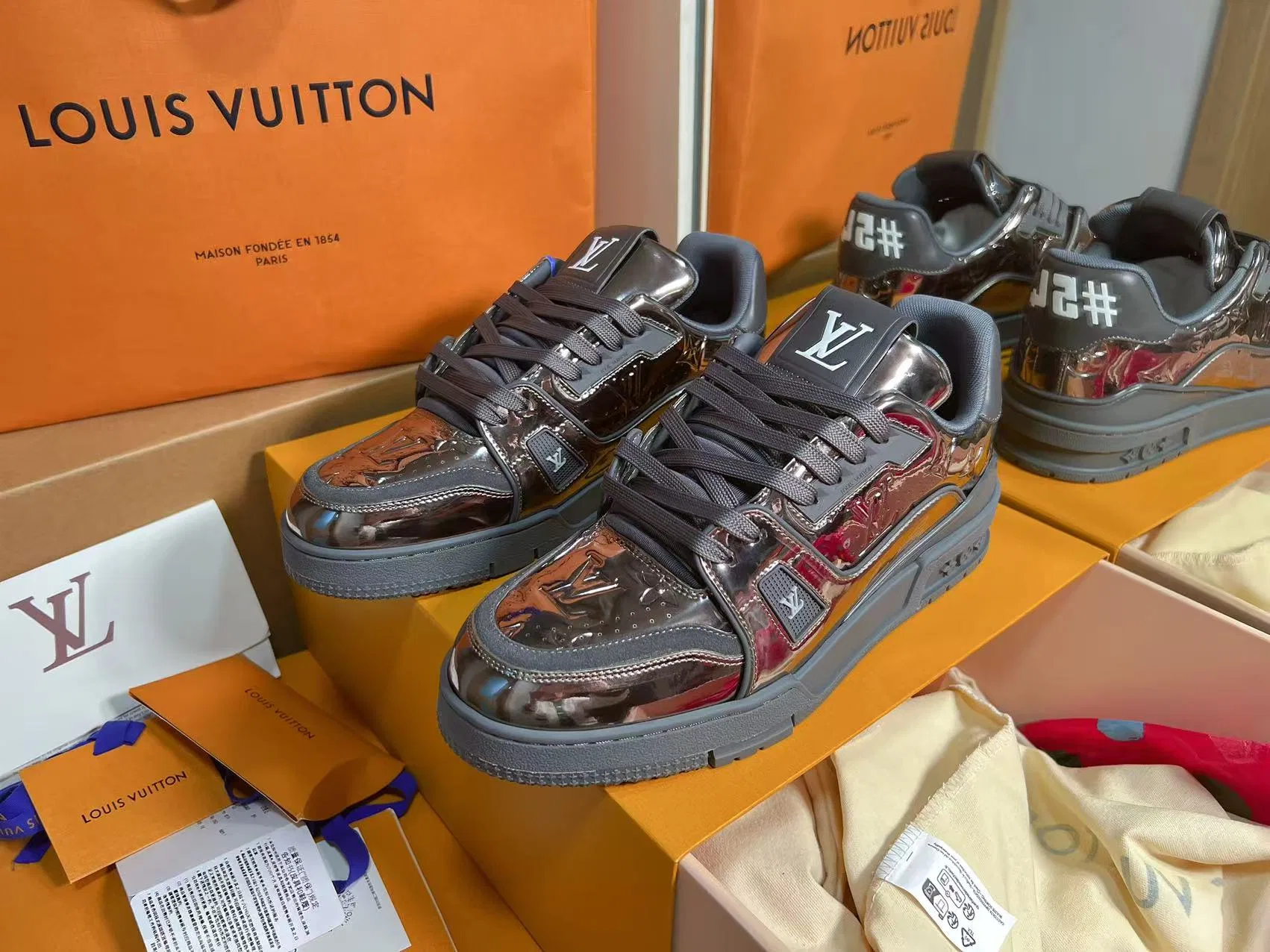 LV 27FW QVUSQNN 015 스니커즈 7